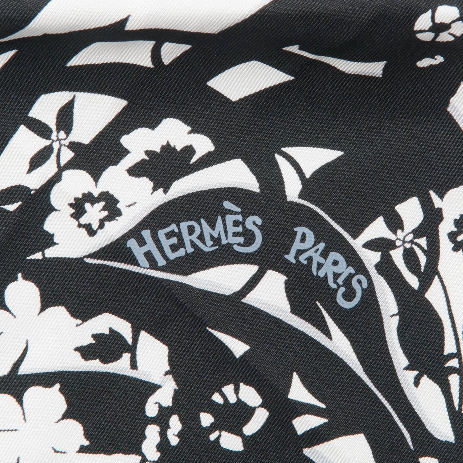 Hermes Silk Tyger Tyger Scarf 90 Noir Blanc Gris 4 of 6