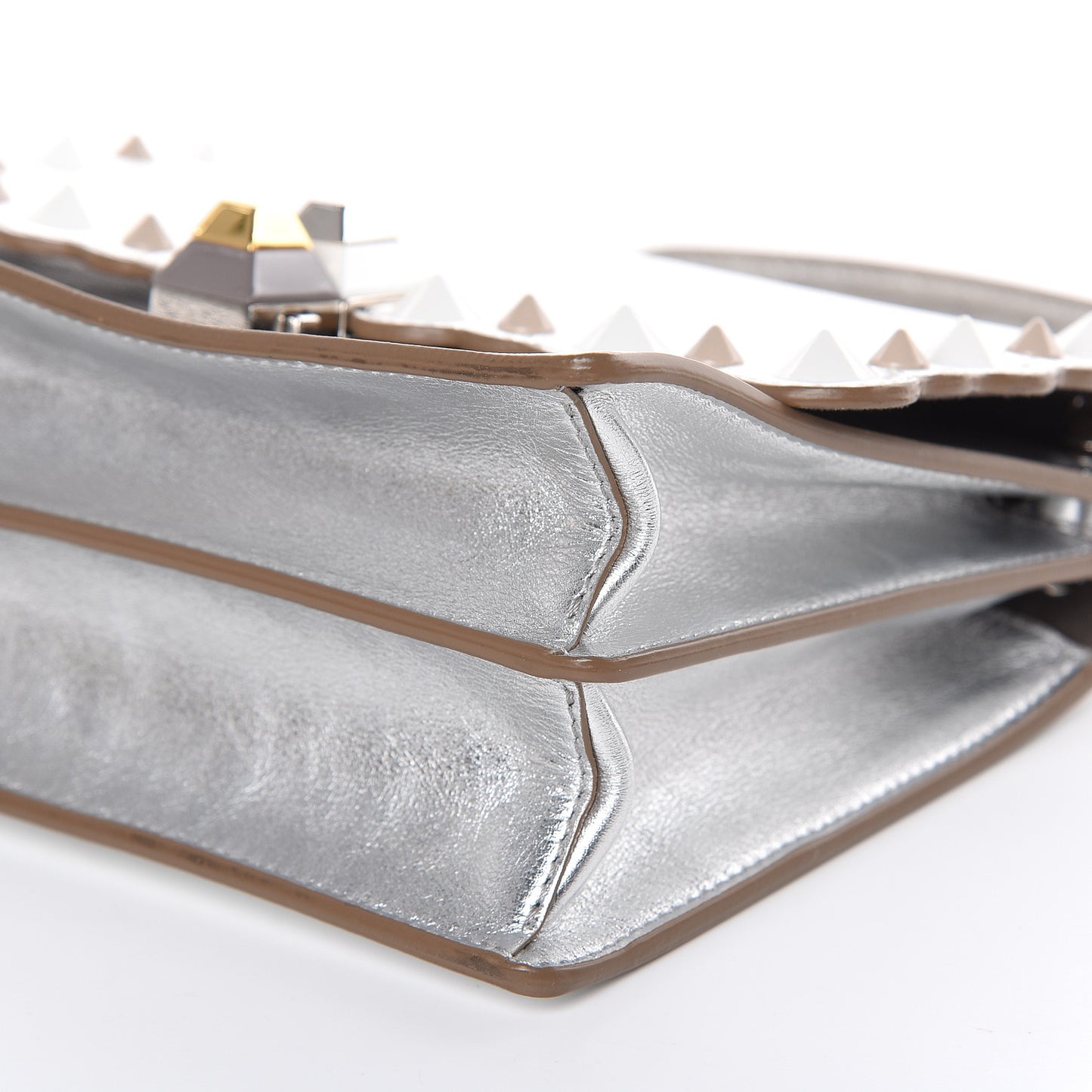 Vitello Catalan Mirror Scalloped Multi Studded Small Kan I Shoulder Bag Argento