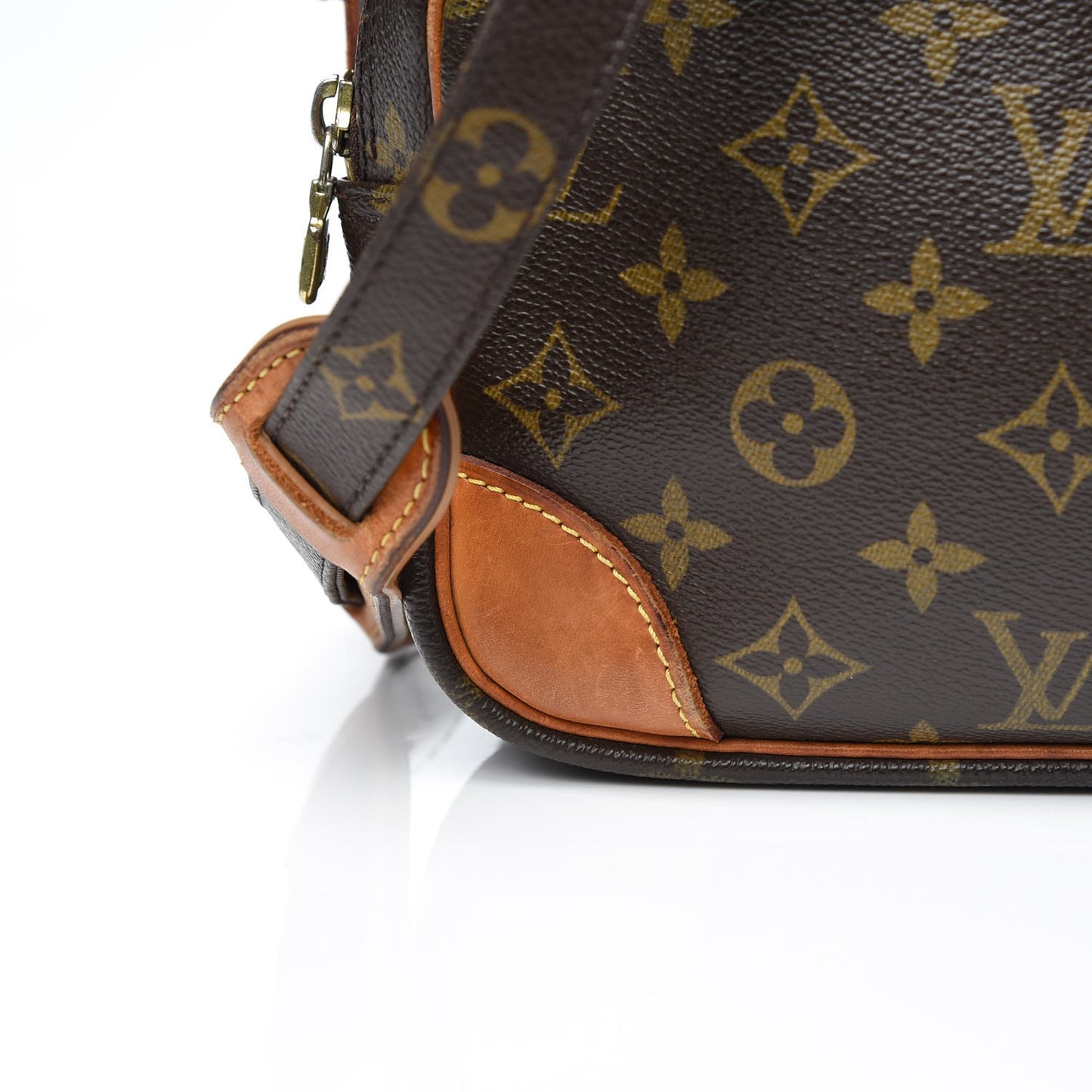 Monogram Nil 28