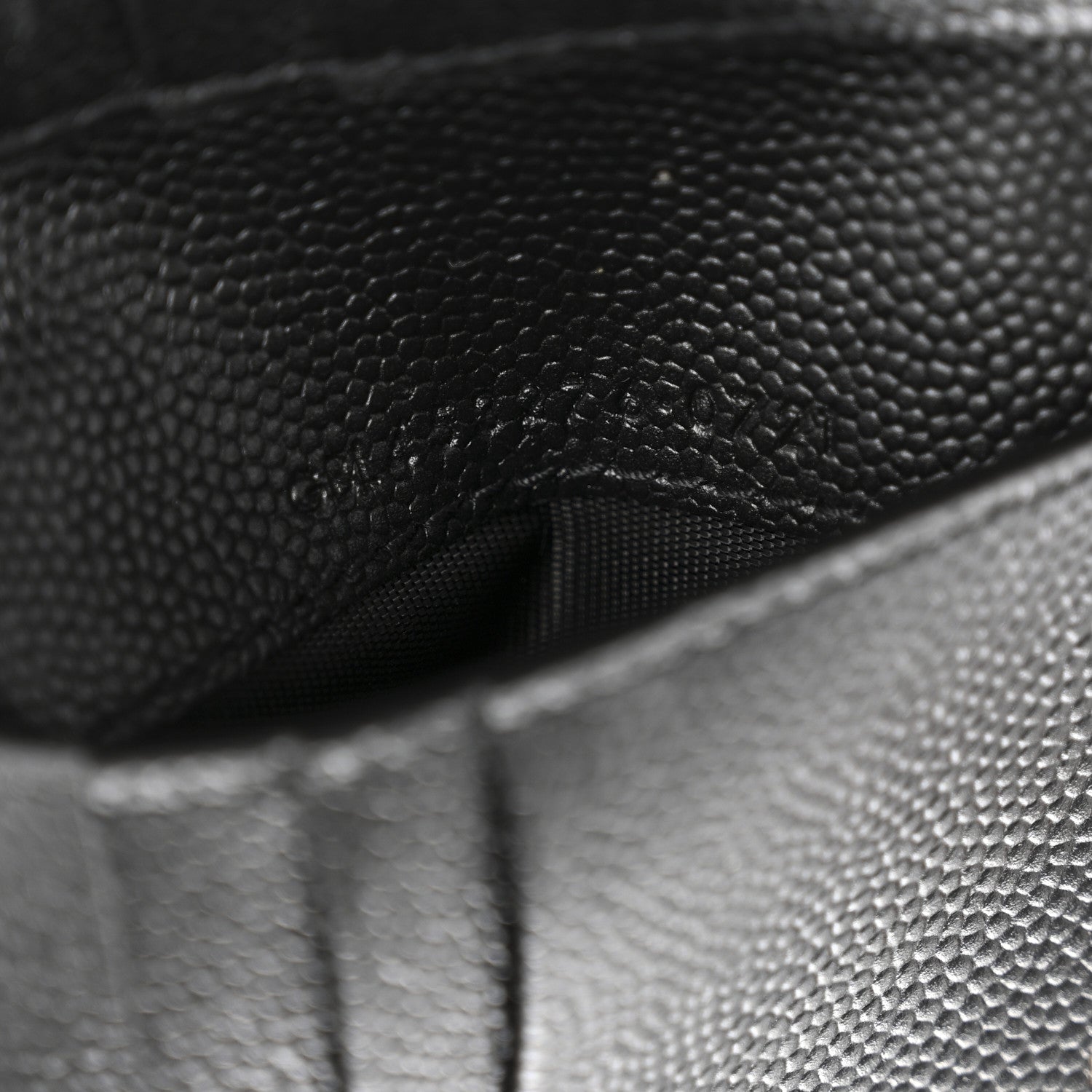 Saint Laurent Grain De Poudre Monogram Monochrome East West Cassandre Bifold Wallet Black 13 of 18