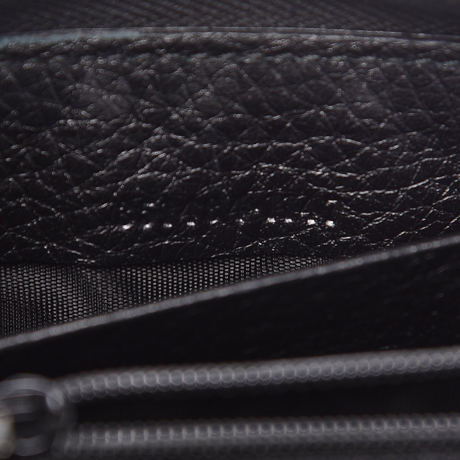 Gucci Pebbled Calfskin Studded Soho Compact Disco Zip Around Wallet Black 7 of 14