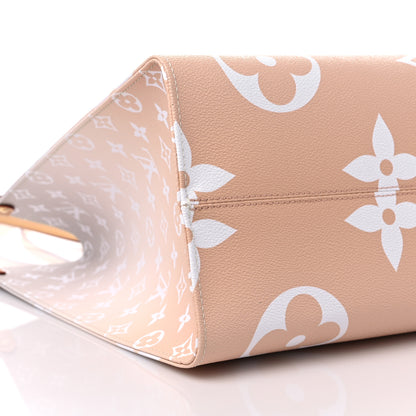 Louis Vuitton Monogram Giant By The Pool Onthego GM Brume 8 of 9