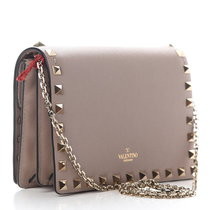 Valentino Garavani Vitello Rockstud Wallet on Chain Poudre 2 of 9