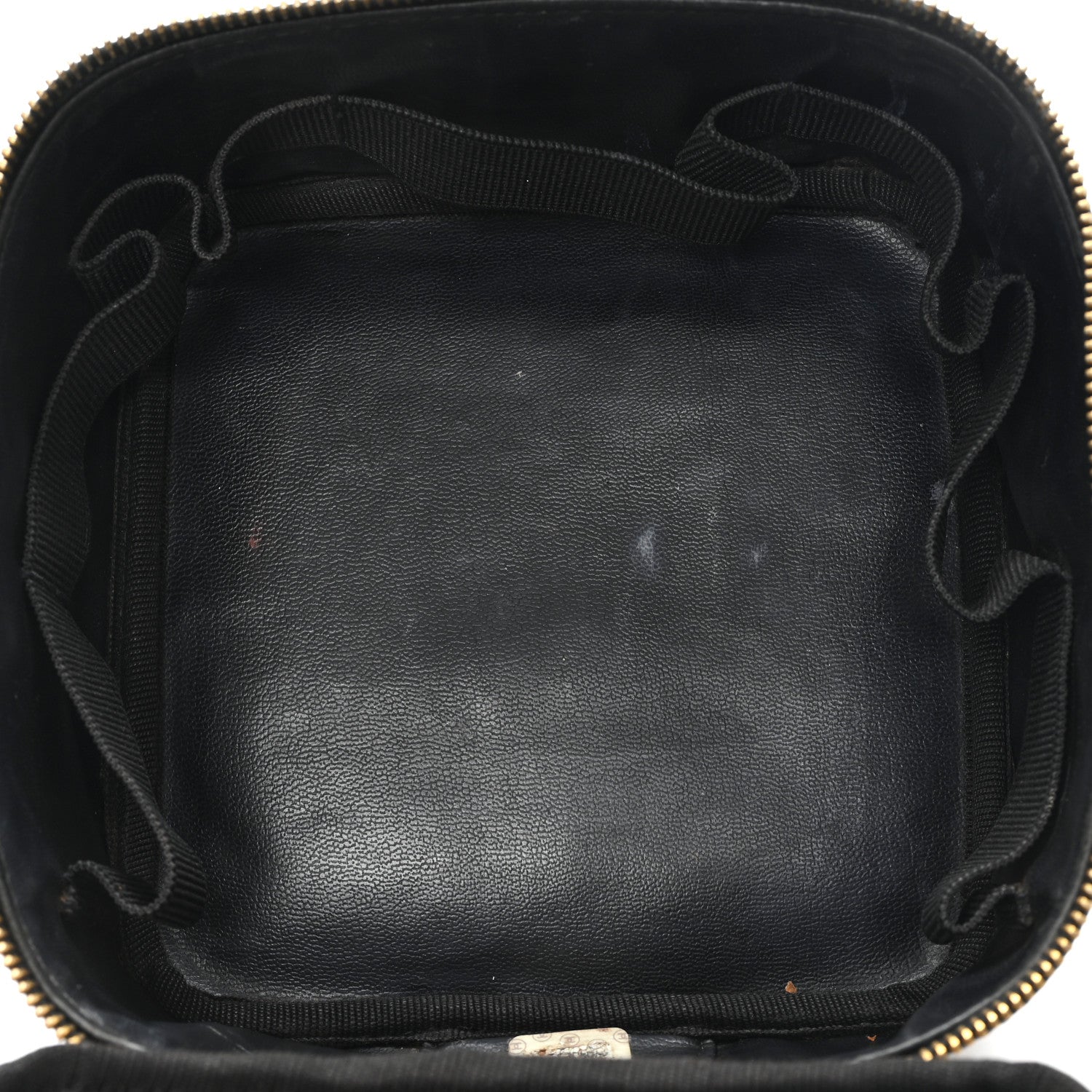 Chanel Caviar CC Vanity Cosmetic Case Black 1843569 – FASHIONPHILE