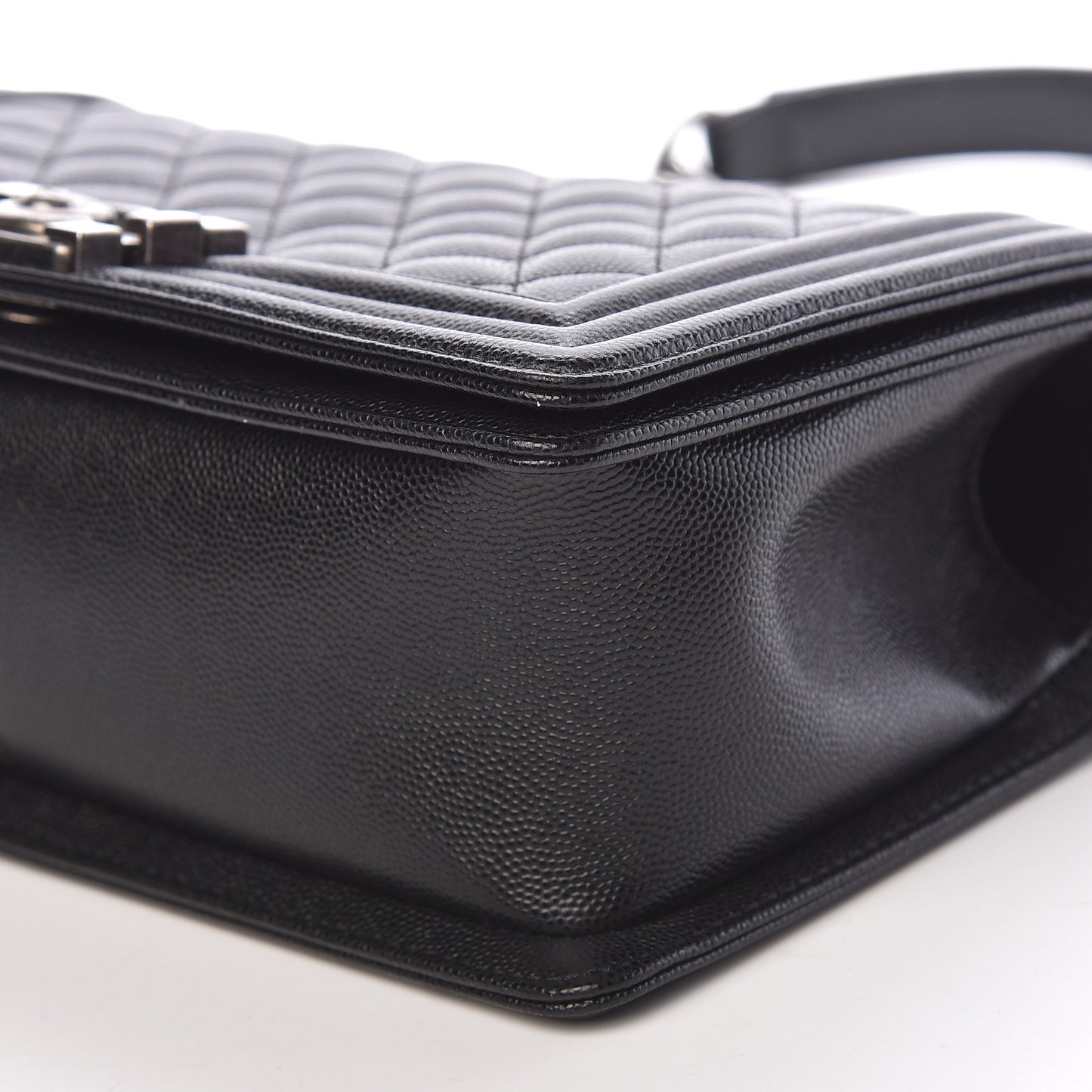 Caviar Quilted Medium Boy Flap Black