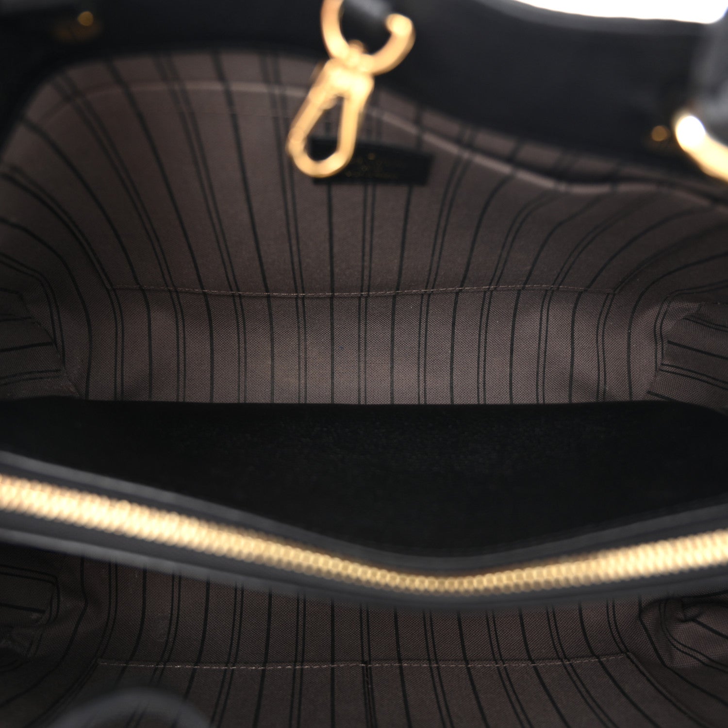 Louis Vuitton Empreinte Montaigne MM Black 5 of 9