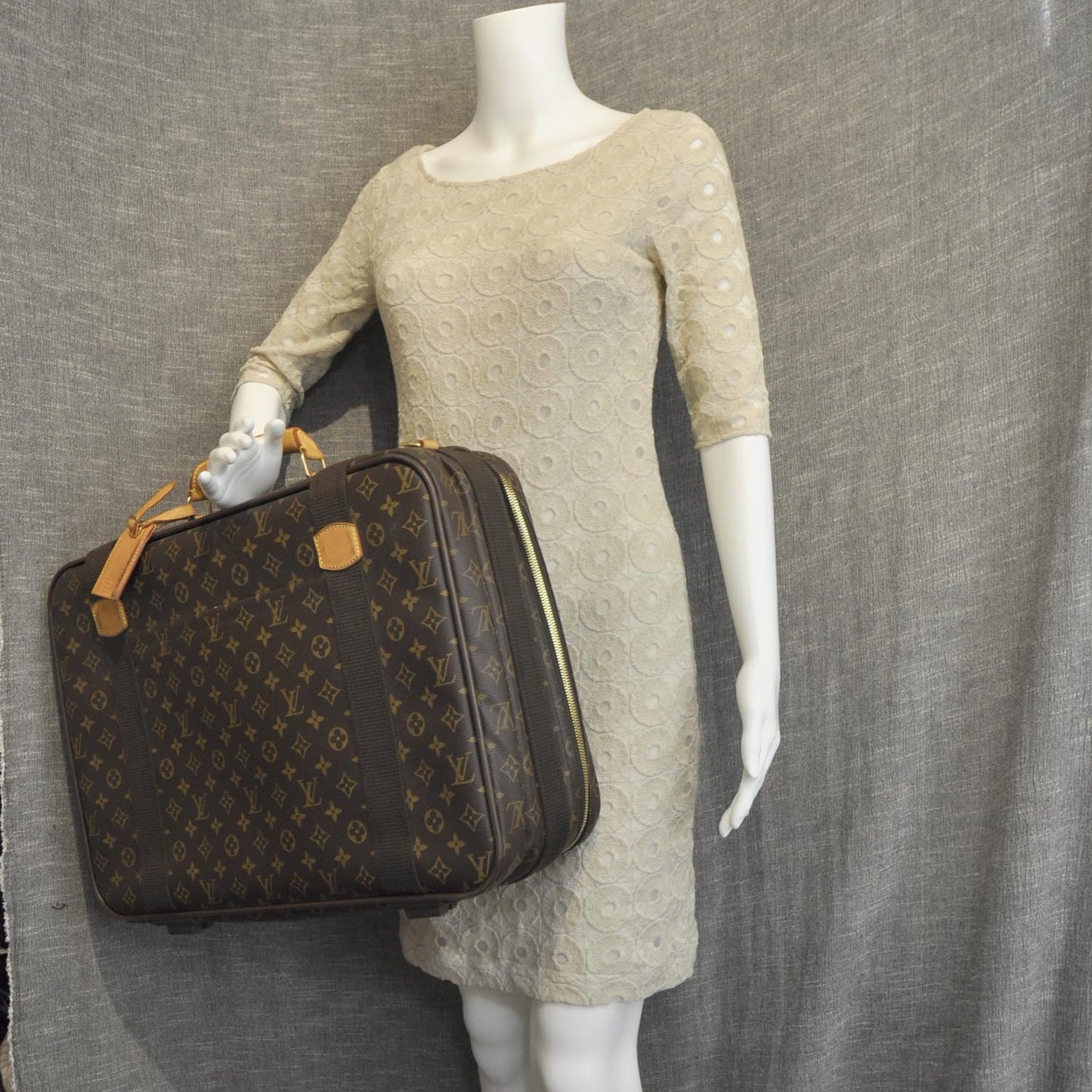 Monogram Satellite 53