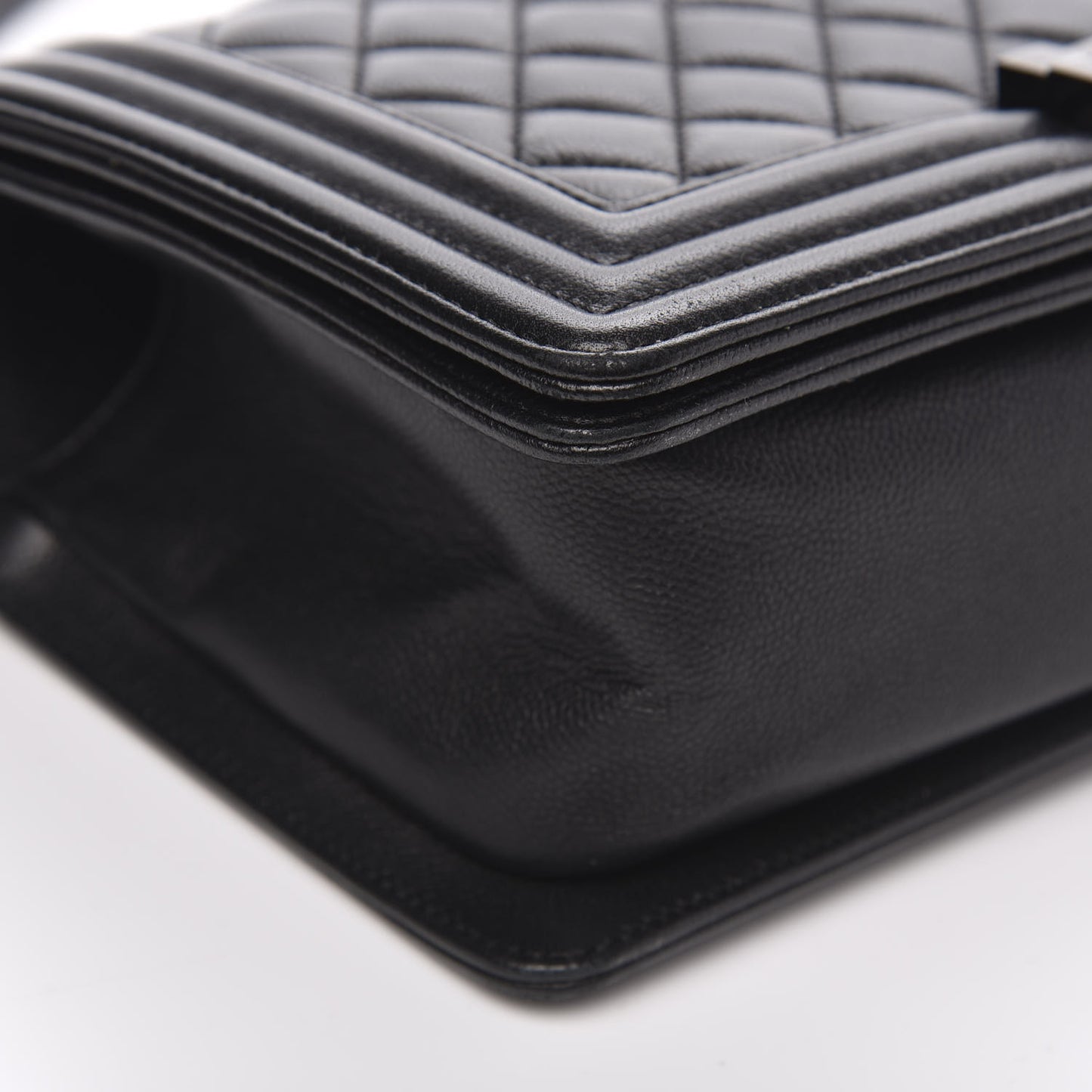 Caviar Quilted Medium Boy Flap So Black