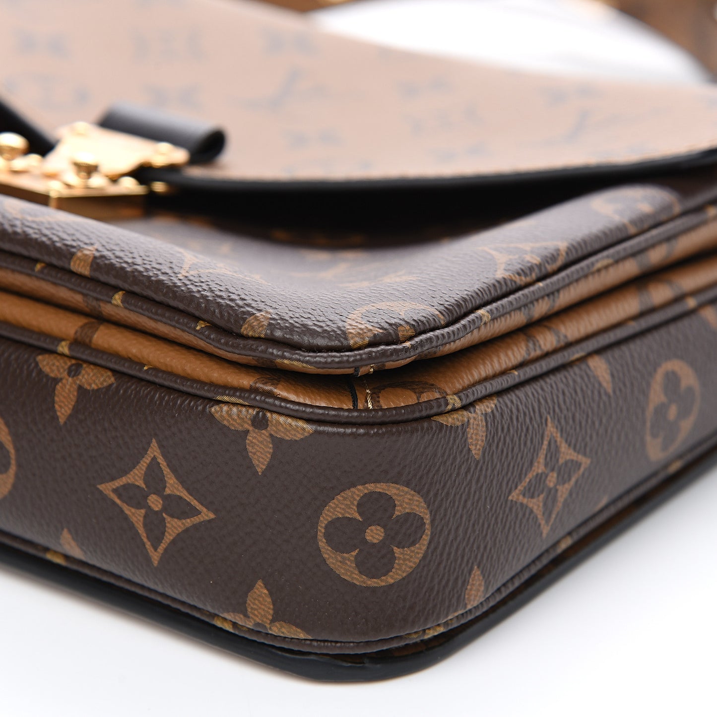 Reverse Monogram Pochette Metis