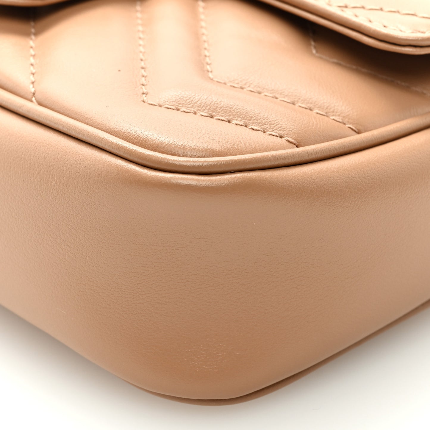 Calfskin Matelasse Monochrome Super Mini GG Marmont Shoulder Bag Camelia