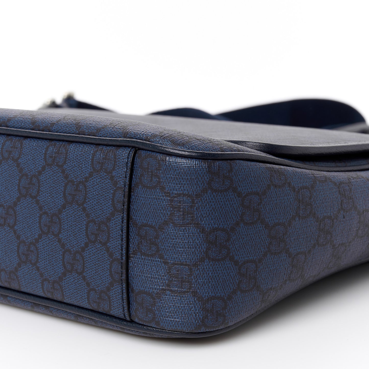 Tender GG Supreme Monogram Textured Dollar Calfskin Ophidia Messenger Bag Dark Blue
