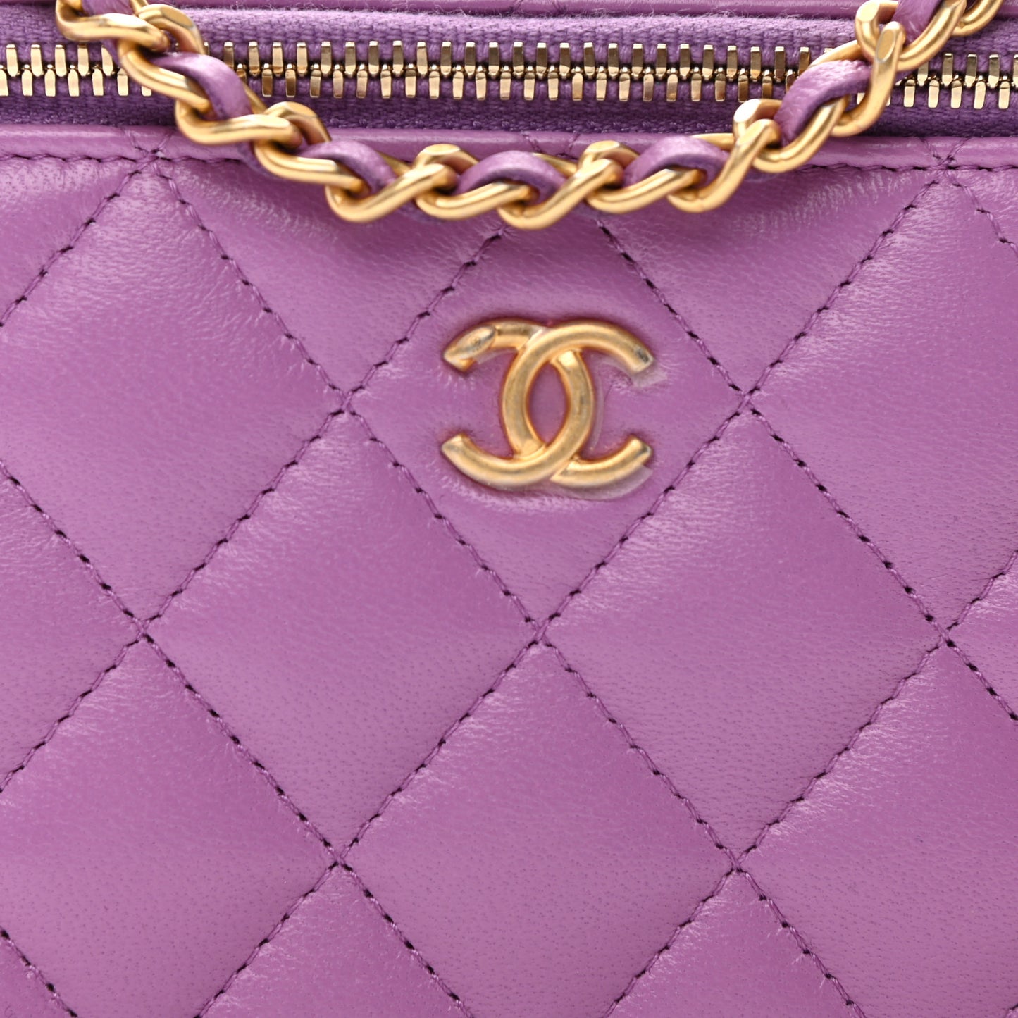 Lambskin Quilted Pearl Crush Small Vanity Case With Chain Purple