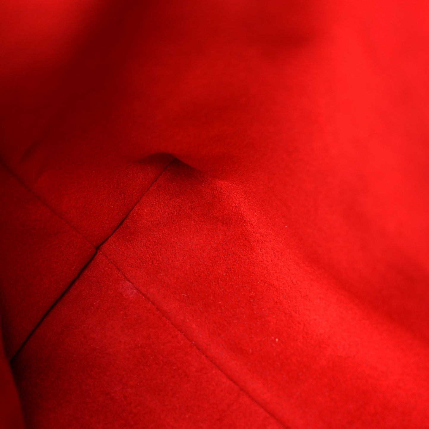 Monogram Tuileries Besace Caramel Rouge