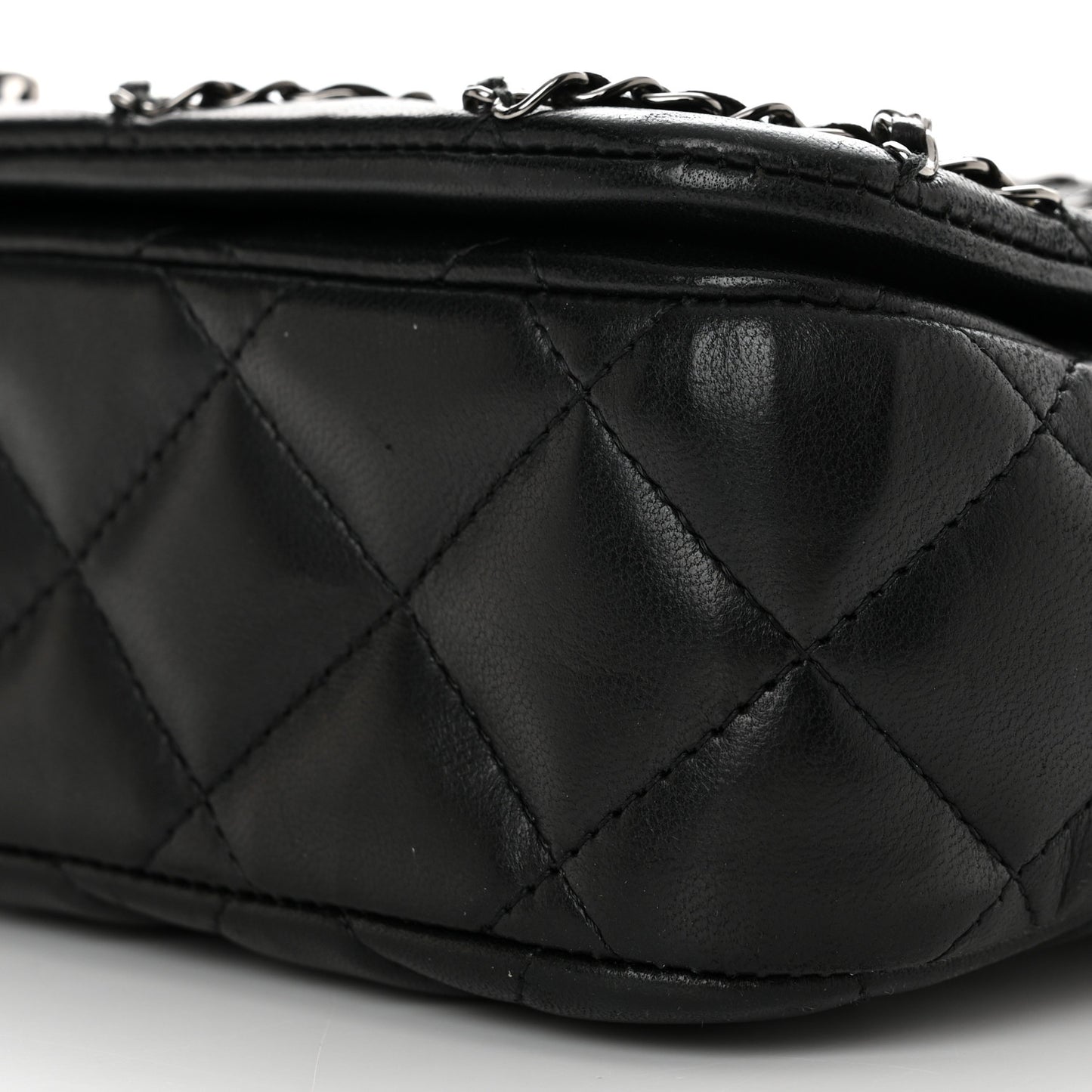 Lambskin Quilting Enchained Medium Flap Black