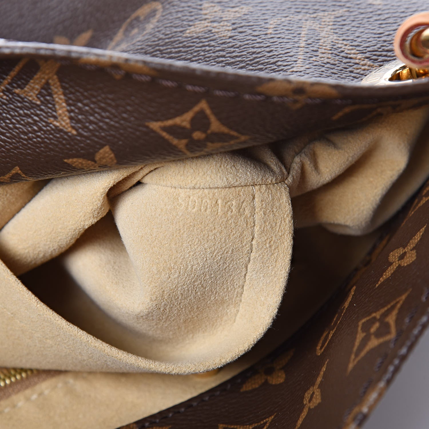 Louis Vuitton Monogram Artsy MM 7 of 10