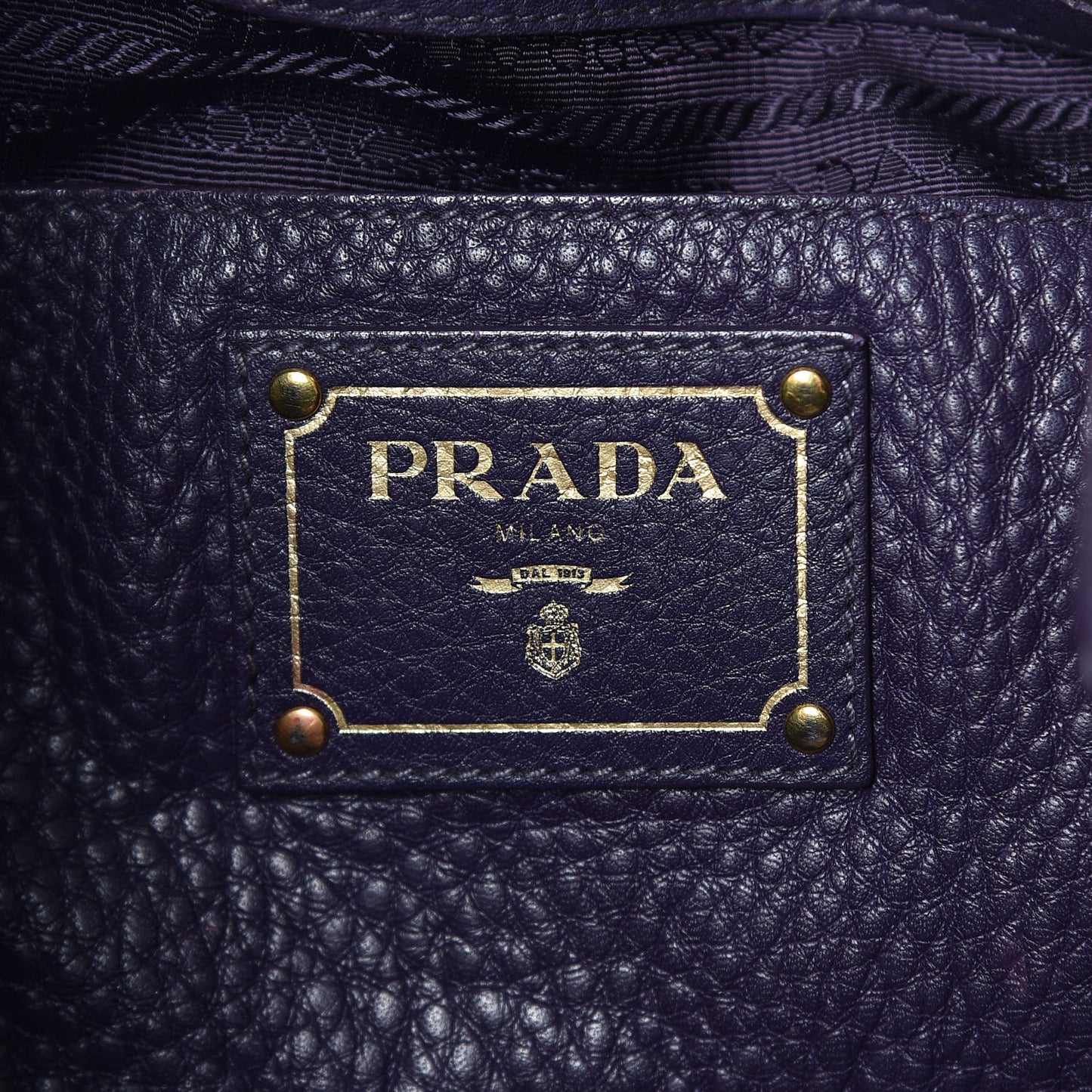 Vitello Daino Side Zip Tote Uva