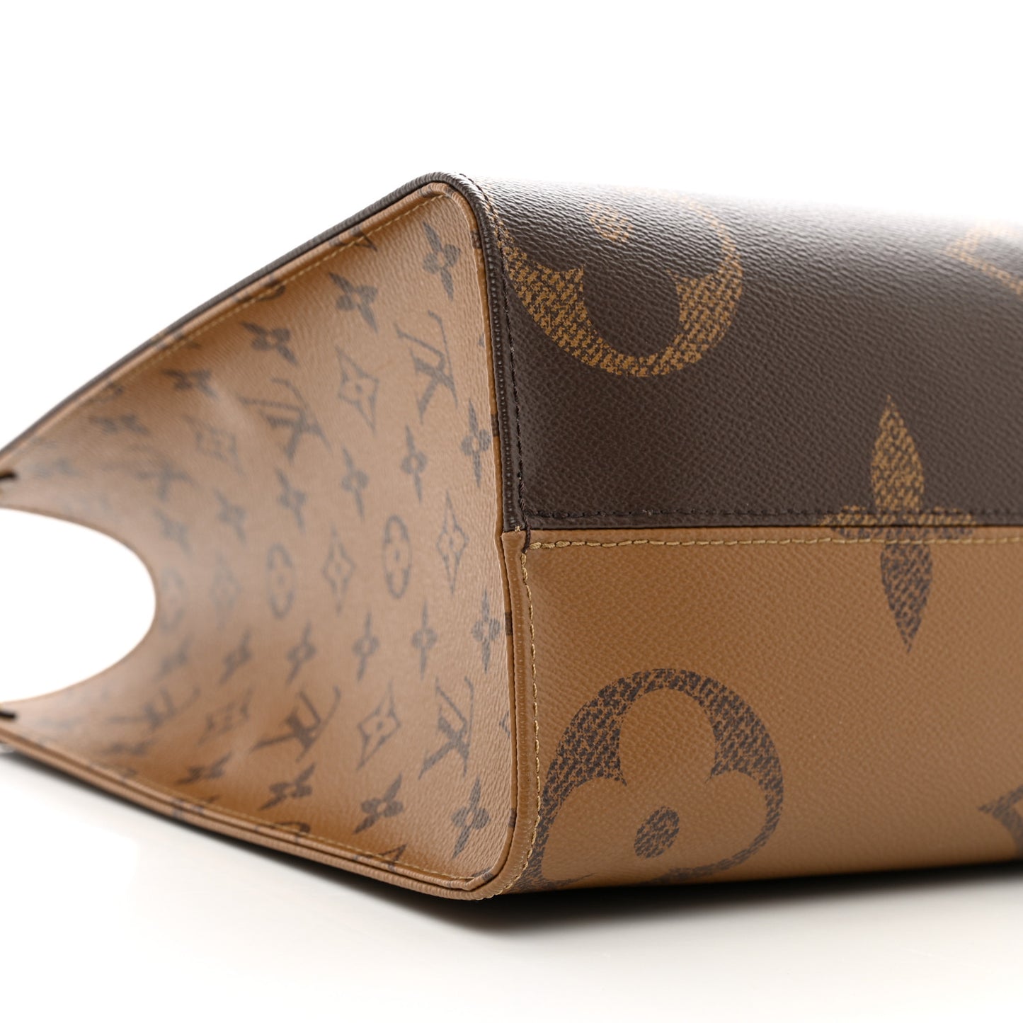 Reverse Monogram Giant Onthego MM