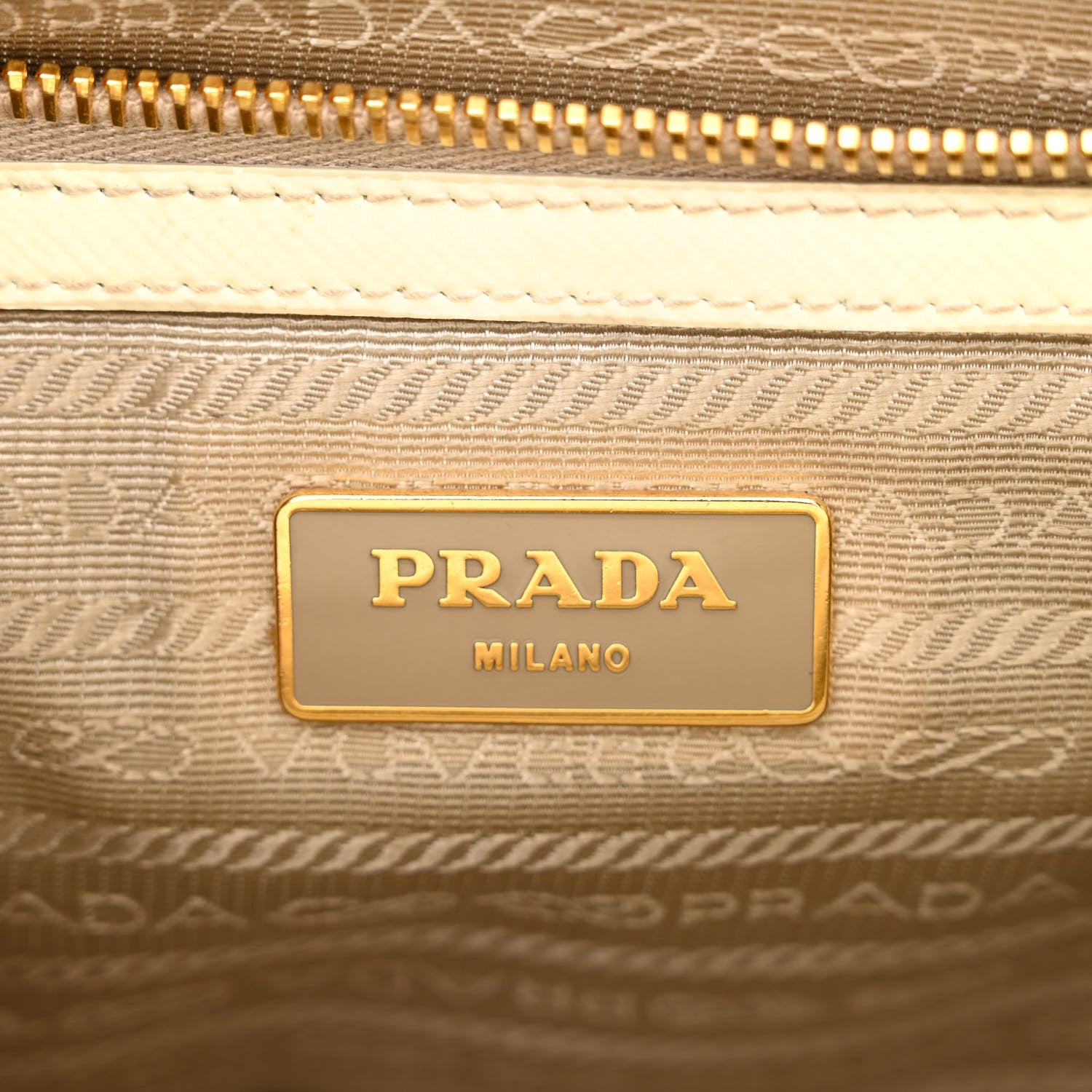 Prada Saffiano Vernice Mini Galleria Double Zip Tote Bianco 6 of 17