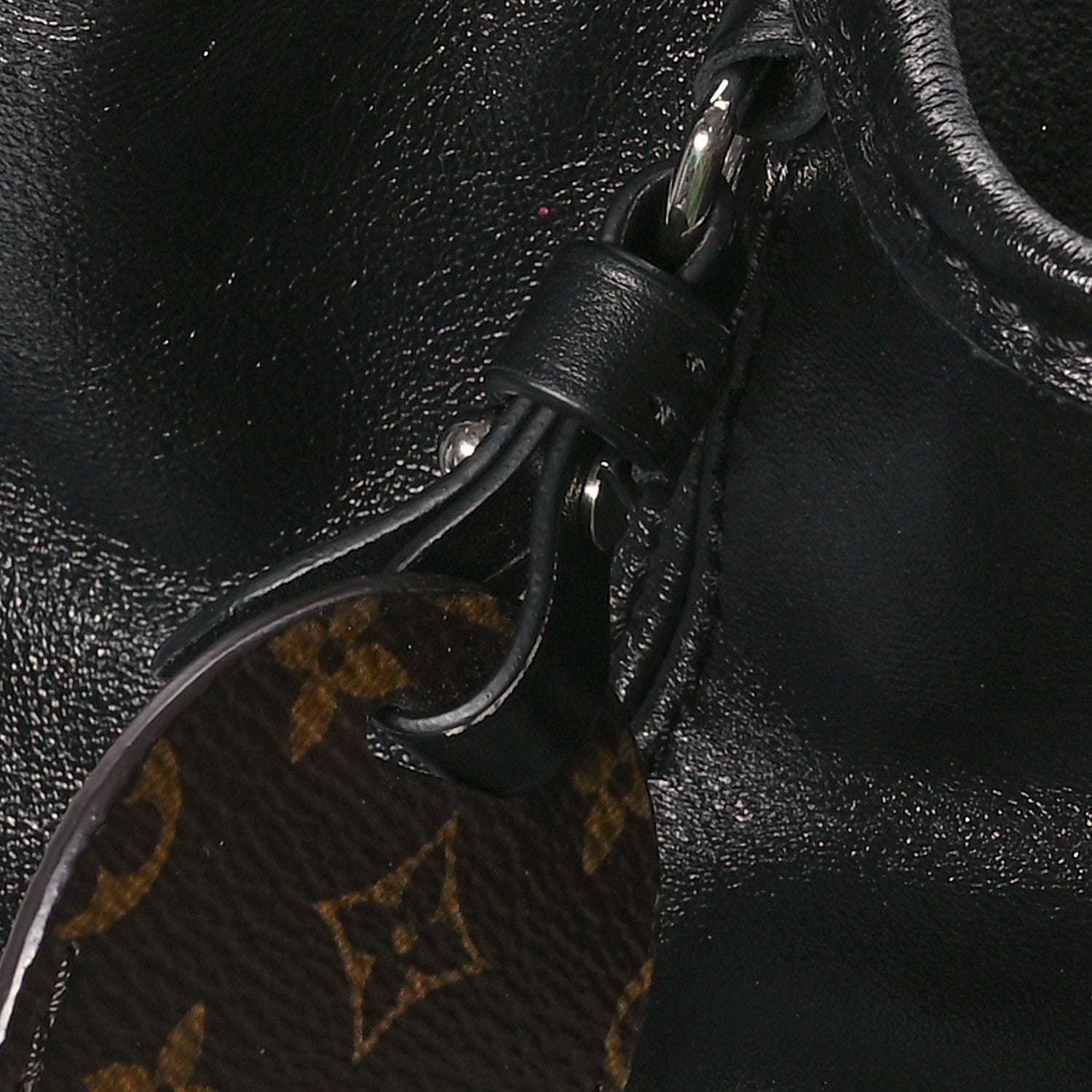 【ちゃんはる】Louis Vuitton ブラックボディバッグ Louis Vuitton Black Lambskin Leather Monogram Canvas Carryall Vibe