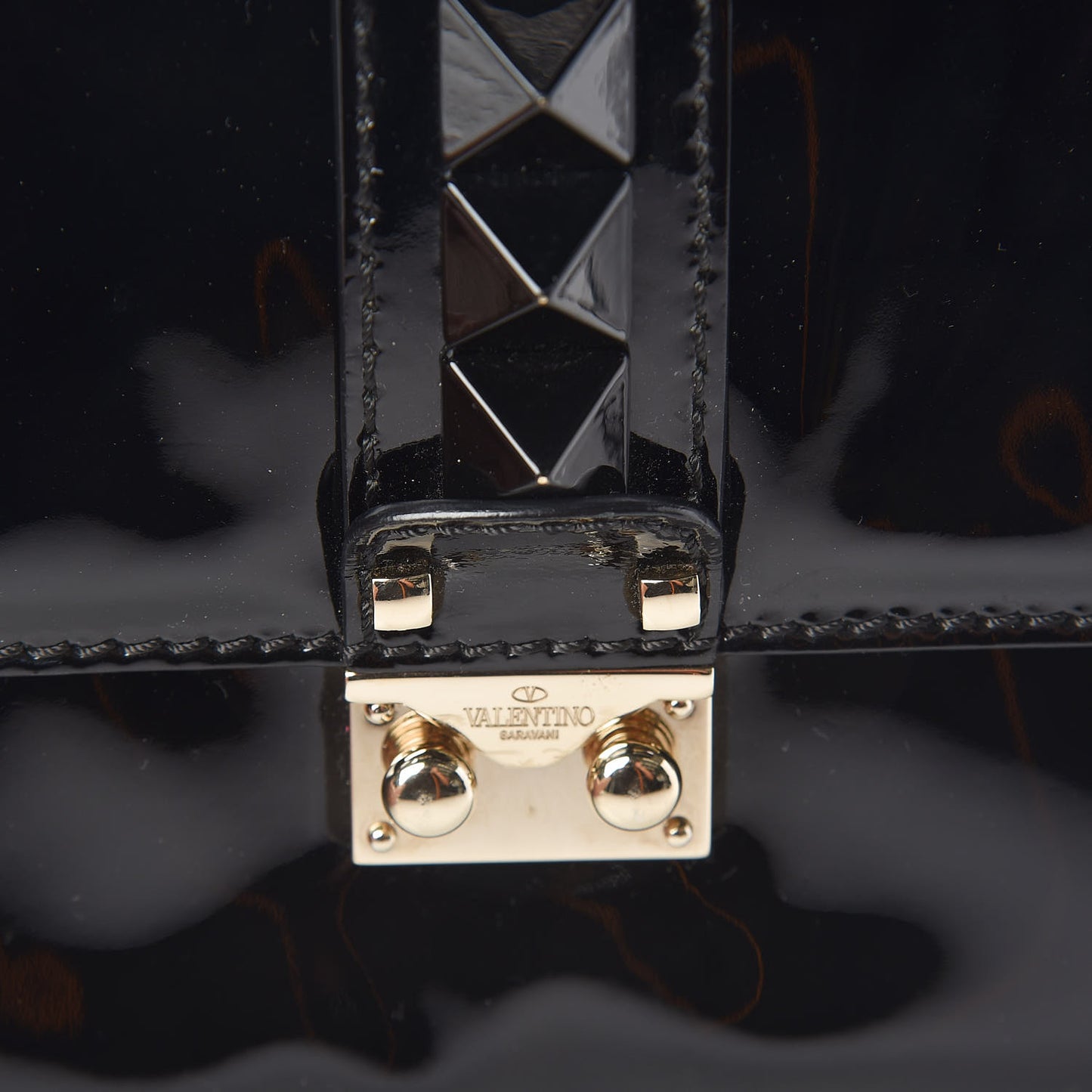 Patent Monochrome Medium Glam Lock Rockstud Flap Black