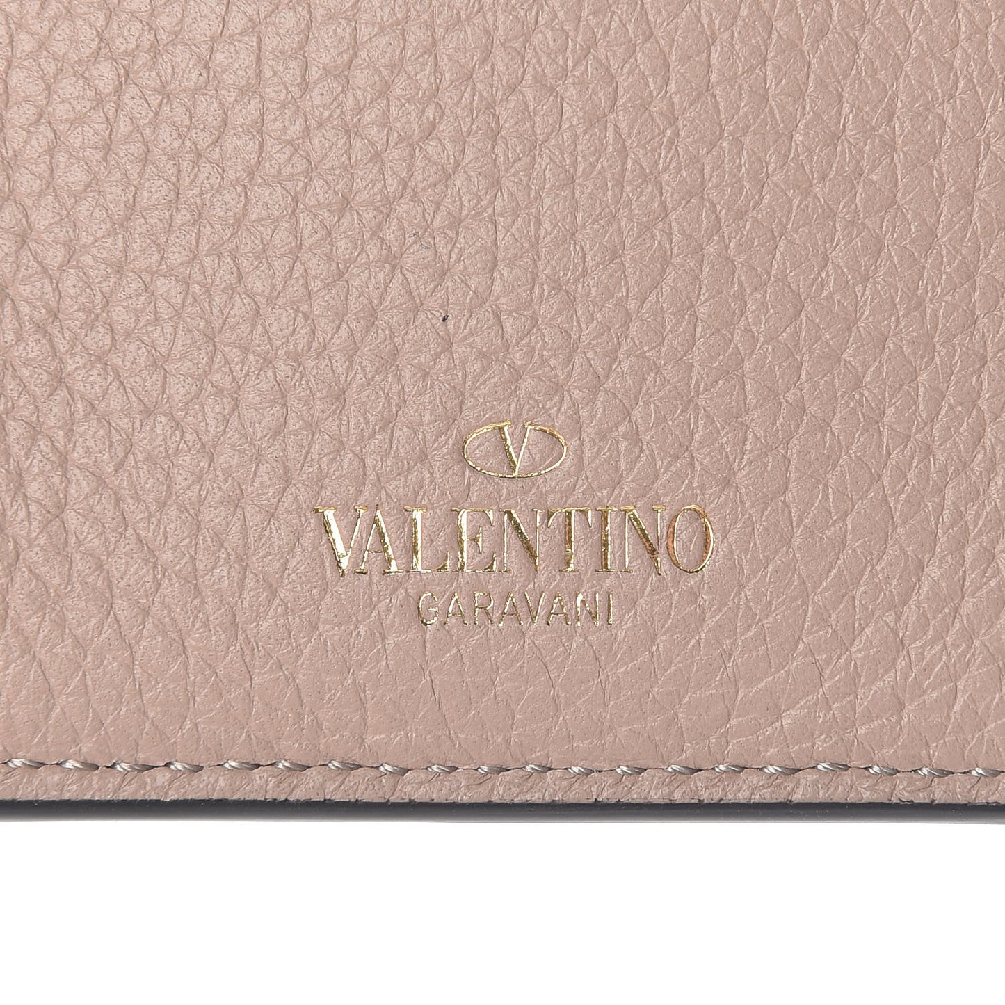 Pebbled Calfskin Rockstud Card Holder Poudre