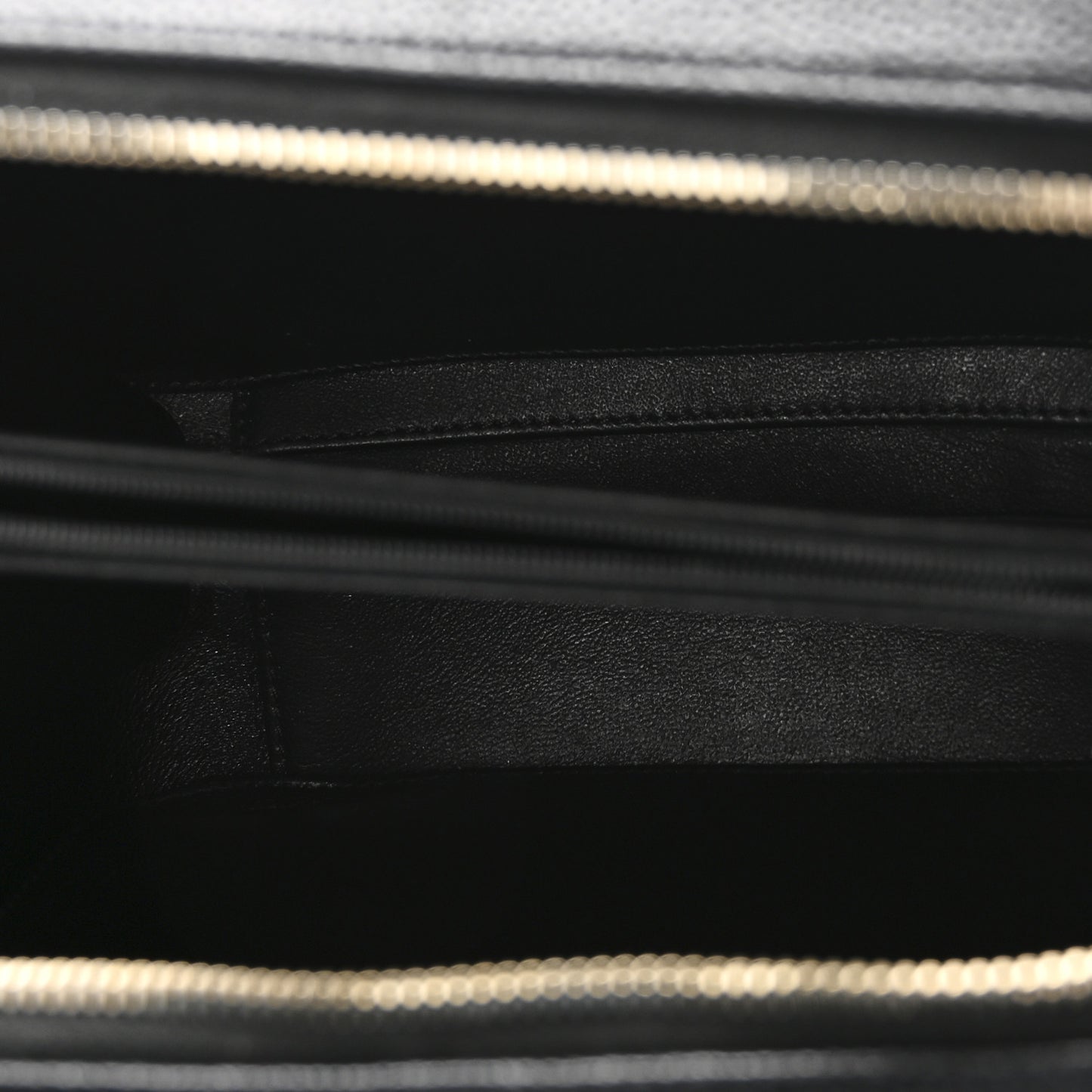 Caviar Quilted Medium CC Filigree Vanity Case Black