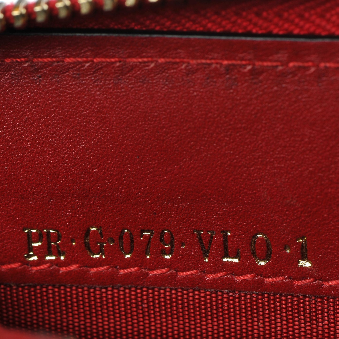 Calfskin Rockstud Zip Around Wallet Rosso Valentino