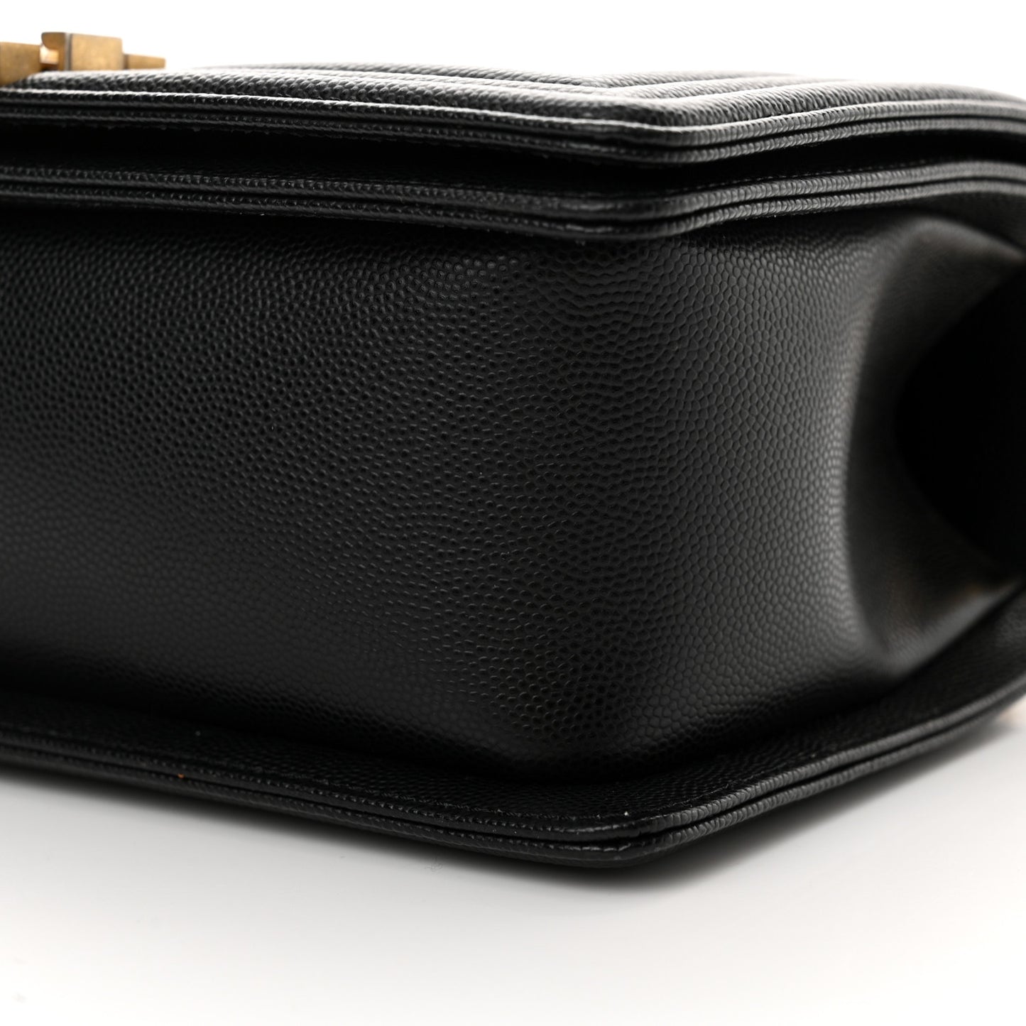 Caviar Quilted Medium Boy Flap Black