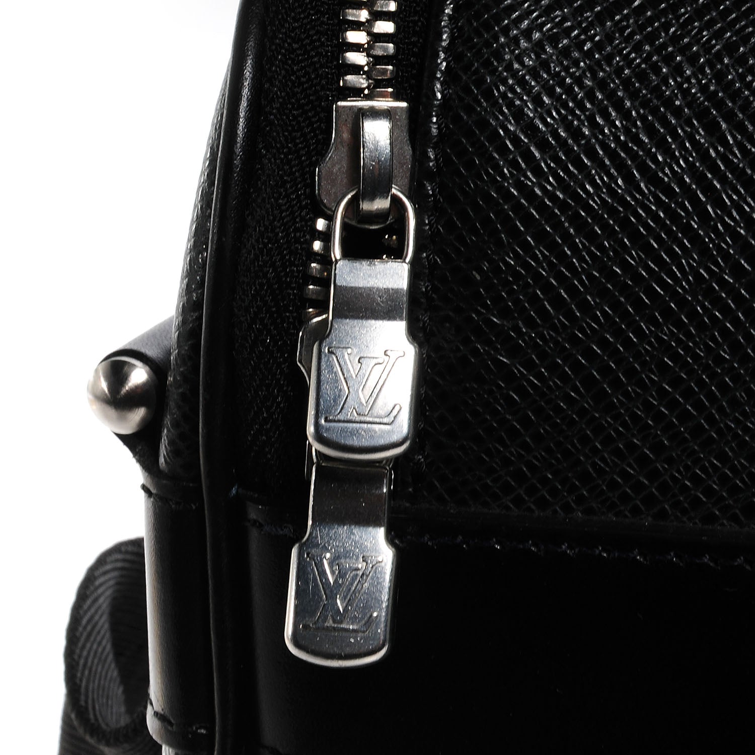 Louis Vuitton Taiga Taimyr Messenger Bag 8 of 8