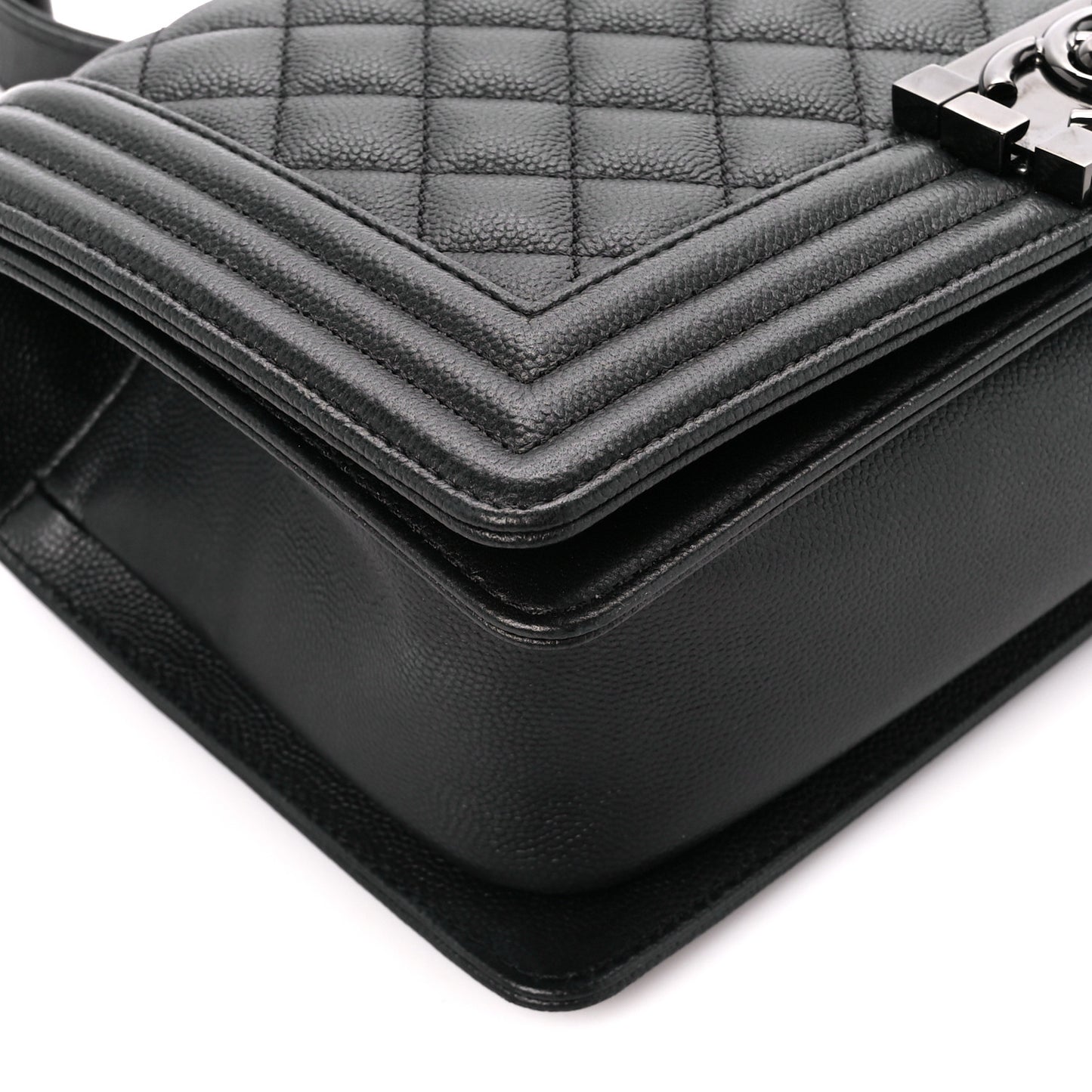Caviar Quilted Medium Boy Flap So Black