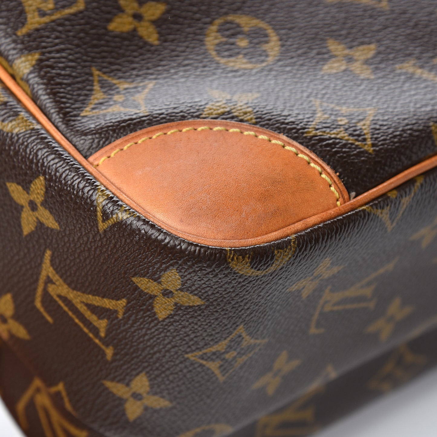 Monogram Nil 28