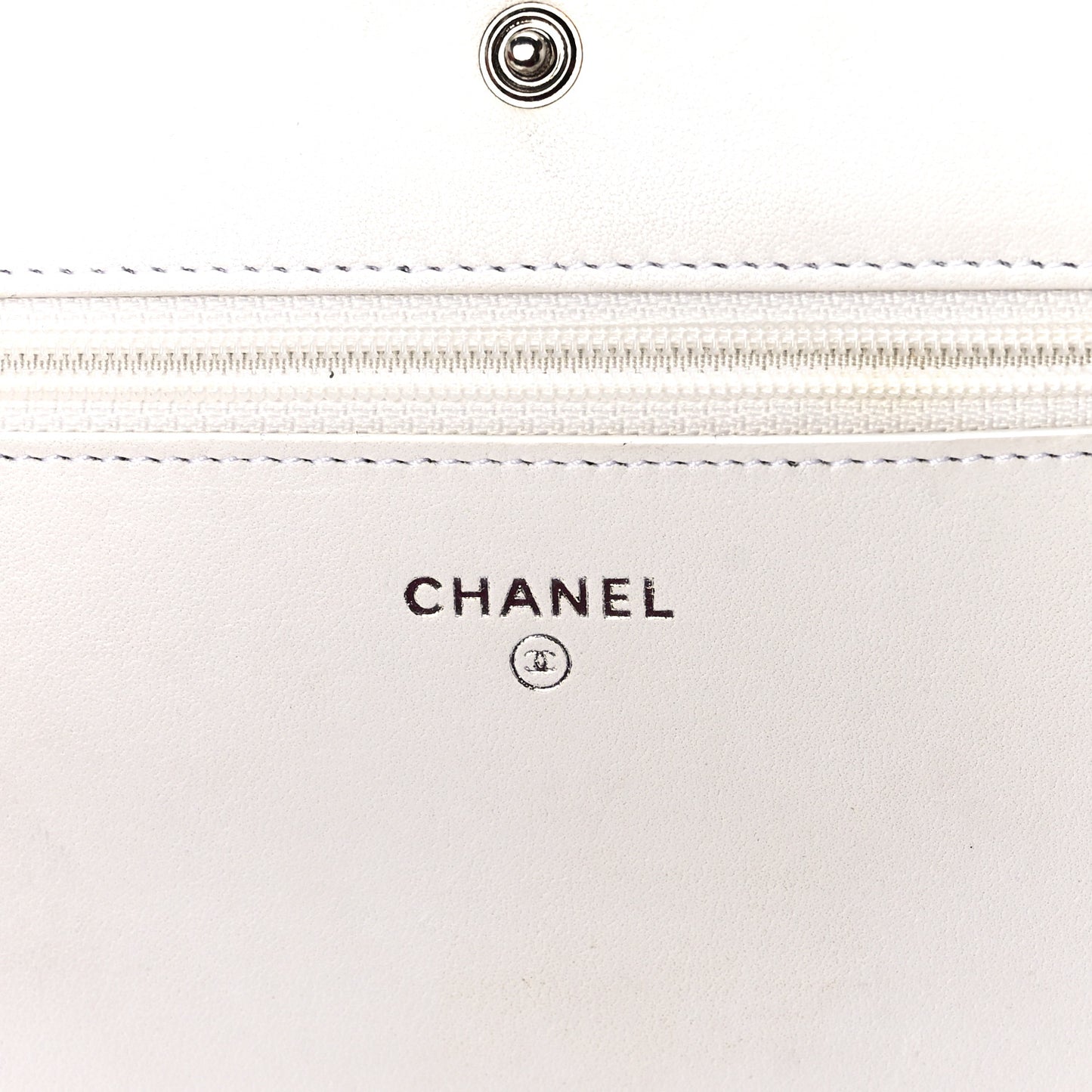 Lizard Chevron Stitched Boy Wallet On Chain WOC White Silver