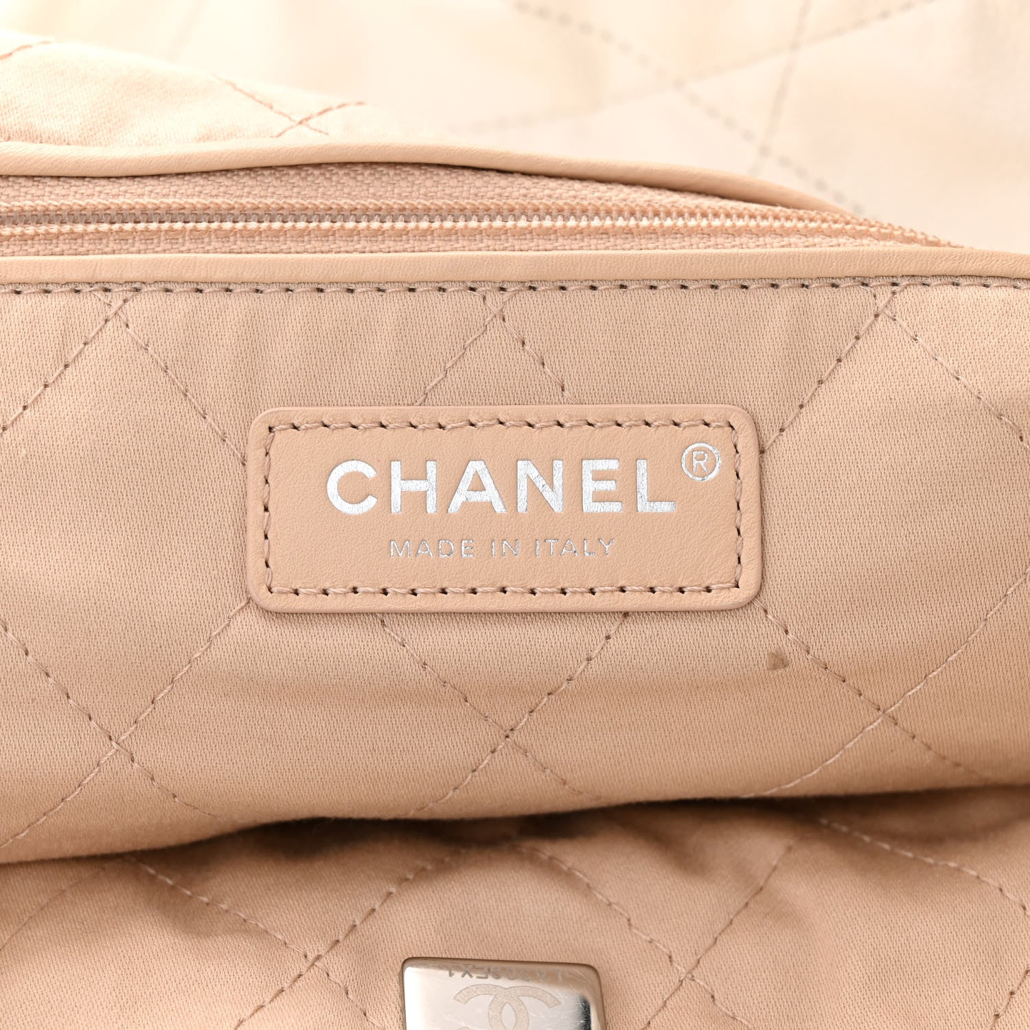 Chanel Shiny Calfskin Quilted Chanel 22 White 7 of 15
