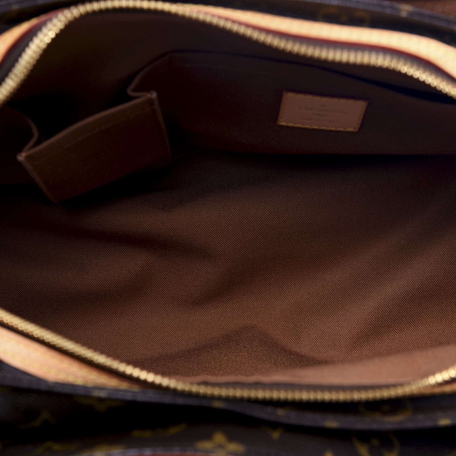 Louis Vuitton Monogram Riveting 4 of 9