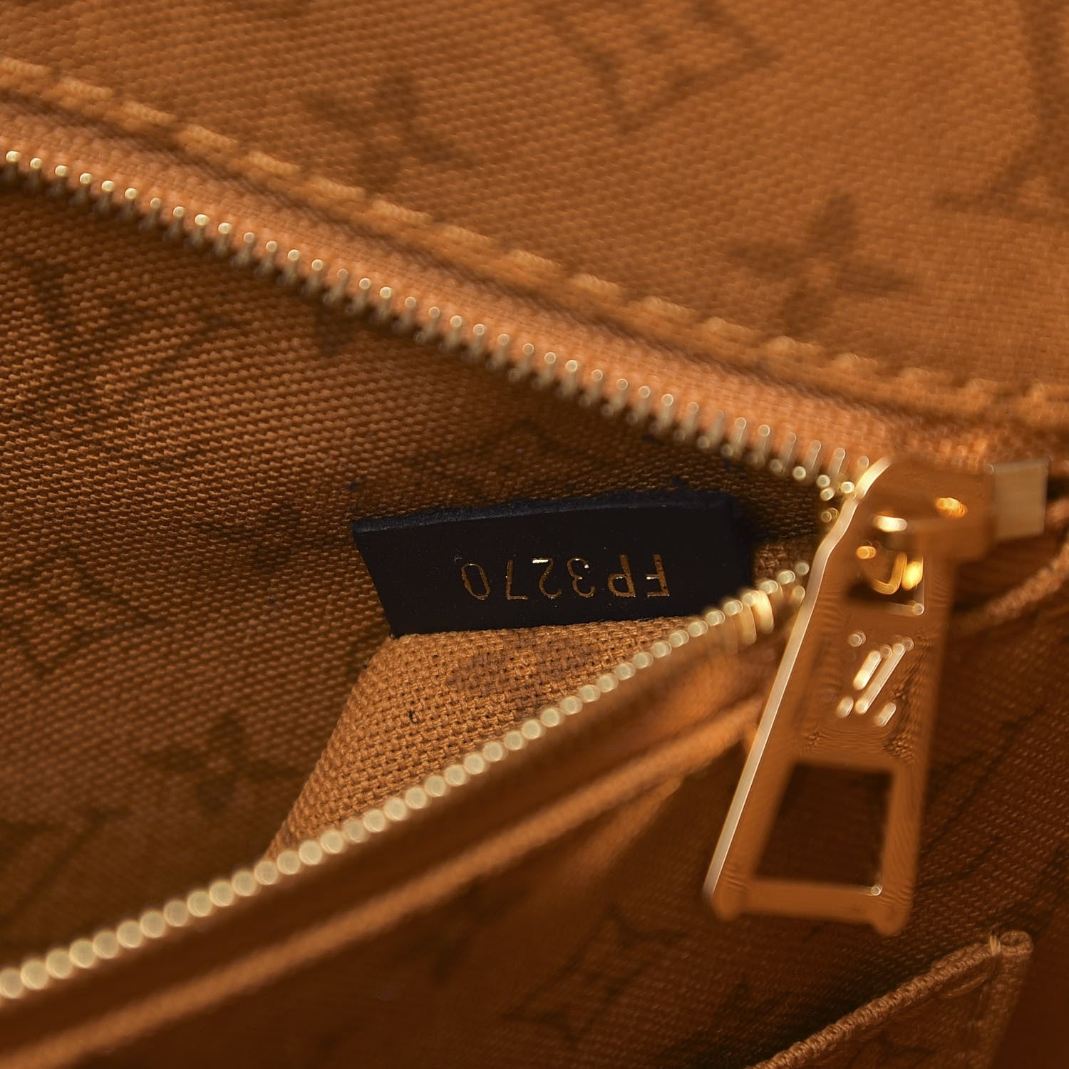 Louis Vuitton Monogram Giant Crafty Onthego GM Crème Caramel 8 of 12