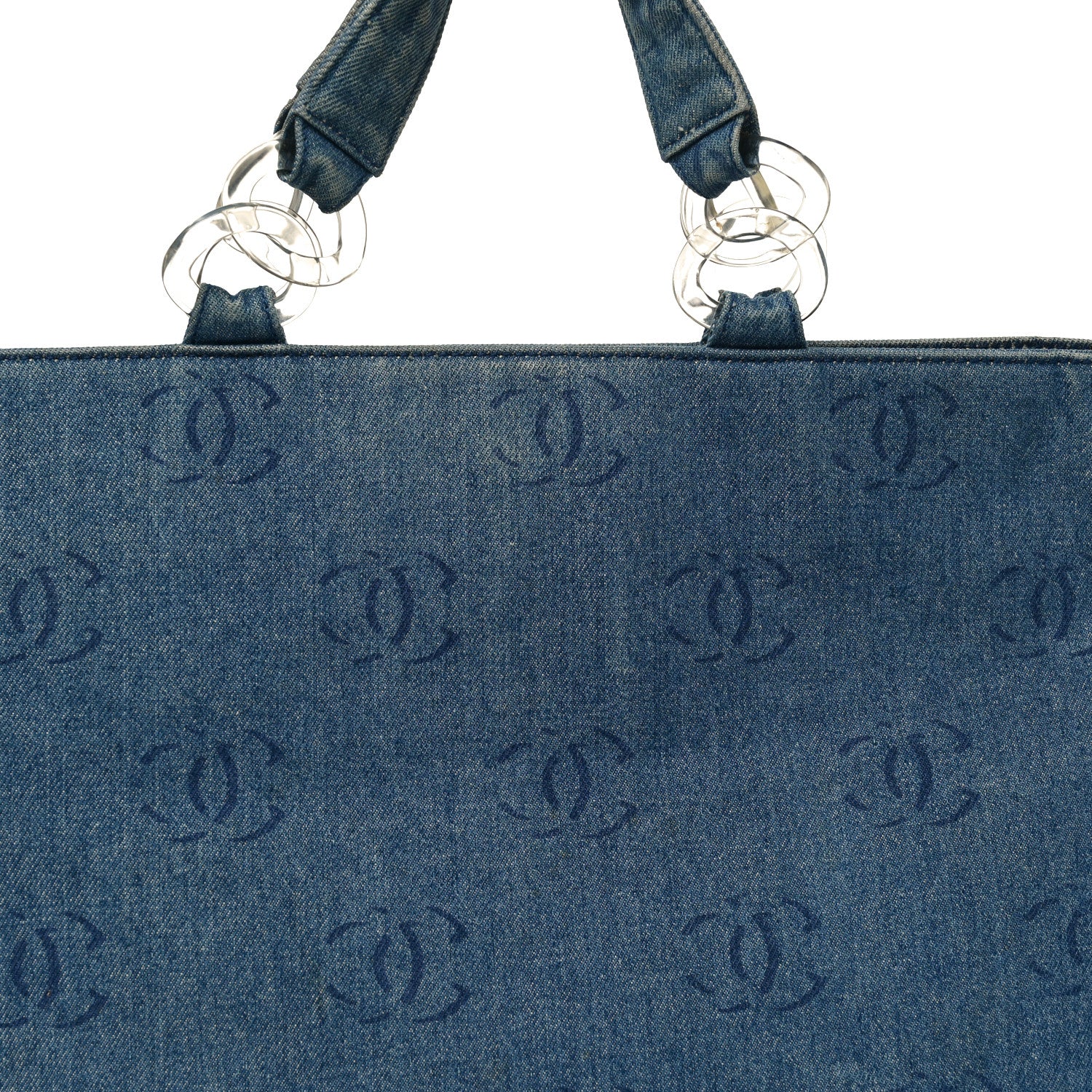 CHANEL シャネルノベルティ　バッグ　ロゴ刺繍　ダークブルー　デニム Chanel Denim Large CC Tote Dark Navy Blue 1837472 – FASHIONPHILE