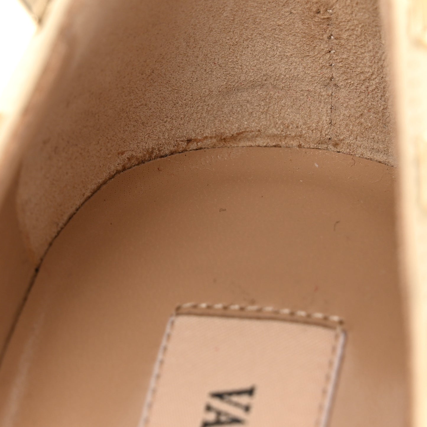 Pebbled Calfskin Rockstud 100mm Pumps 36.5 Ivory