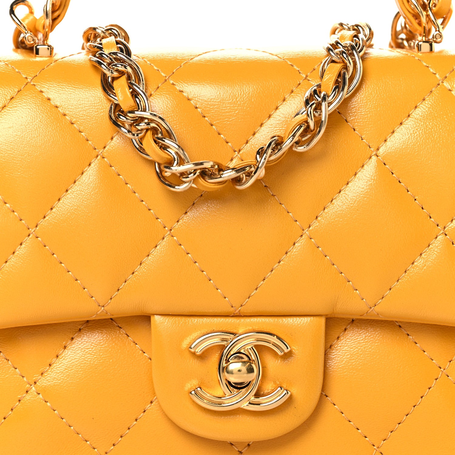 ゴールド クリスマスリース　CHANEL シャネル Chanel Shiny Lambskin Quilted Golden Links Top Handle Flap Yellow