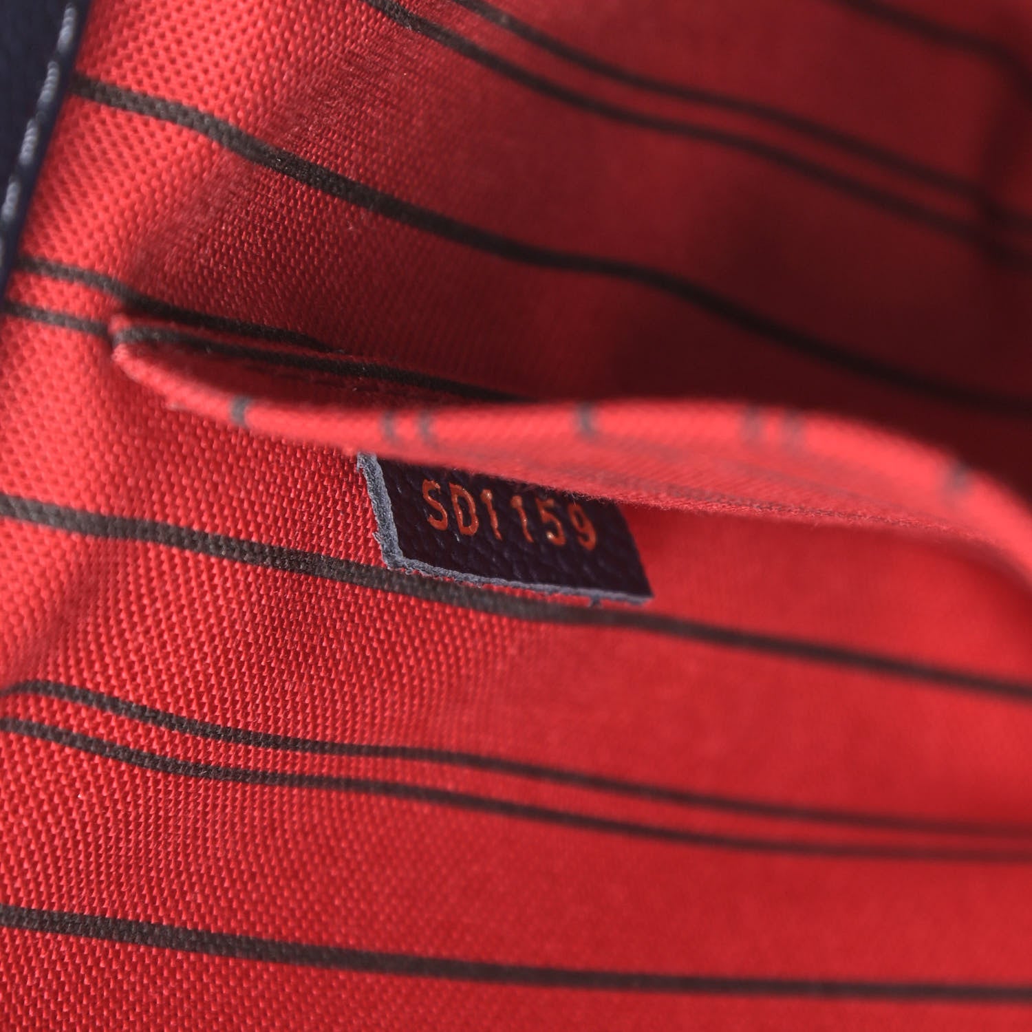 Louis Vuitton Empreinte Montaigne MM Marine Rouge 8 of 13