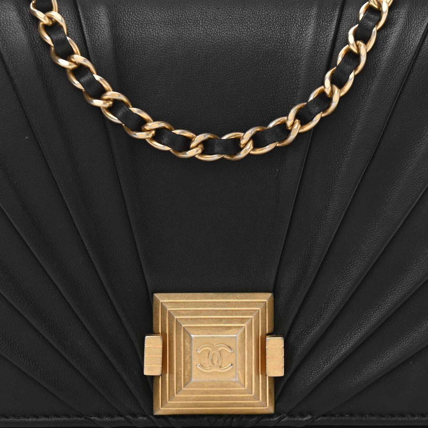 Lambskin Pyramid Wallet On Chain WOC Black