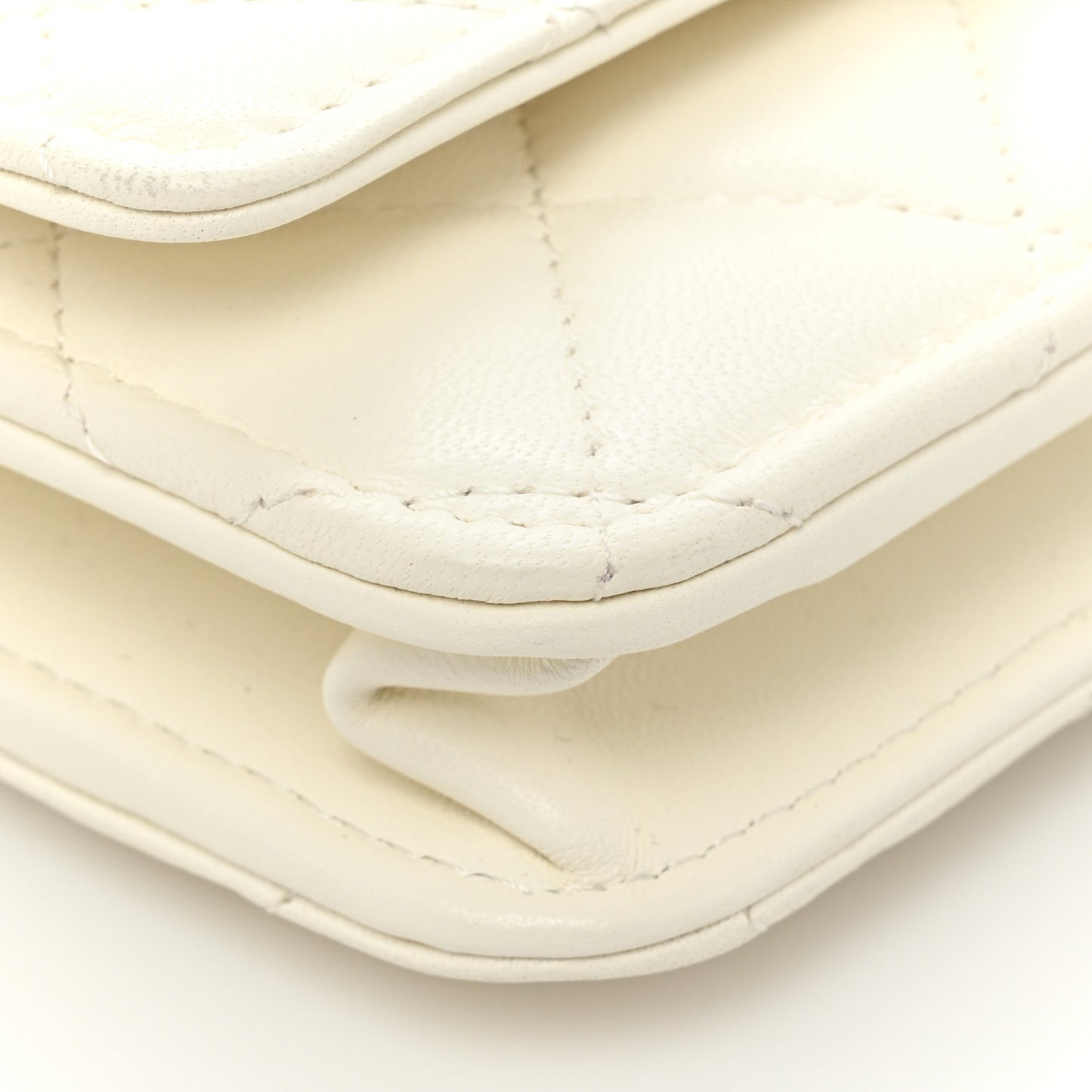 Lambskin Quilted CC Pearl Crush Wallet on Chain WOC White