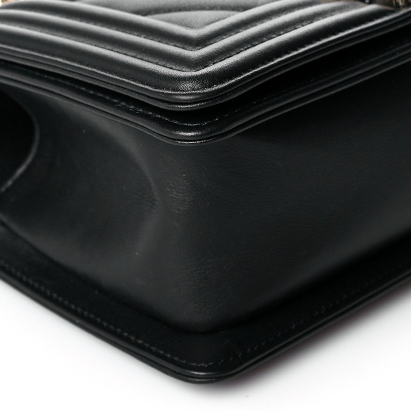Lambskin Chevron Quilted Small Boy Flap Black