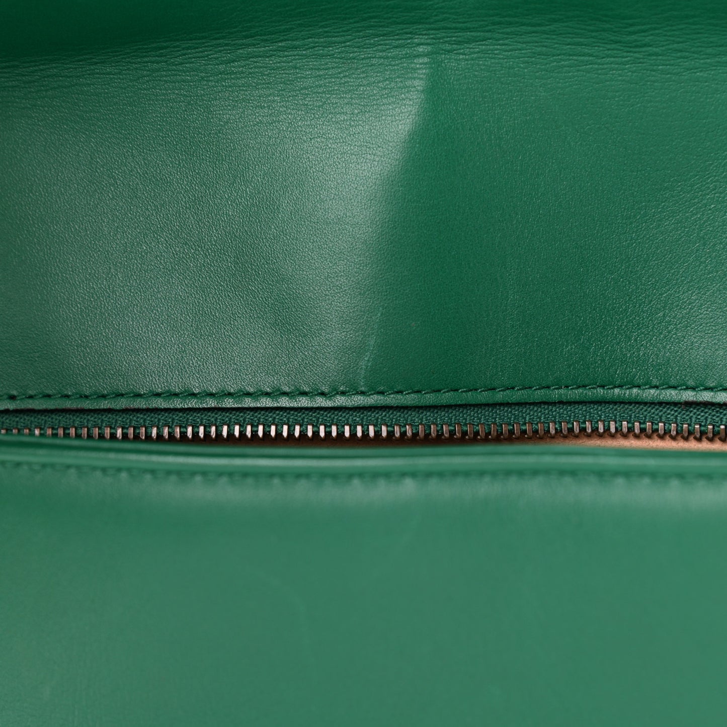 Calfskin Matelasse Medium GG Marmont Shoulder Bag Emerald Green
