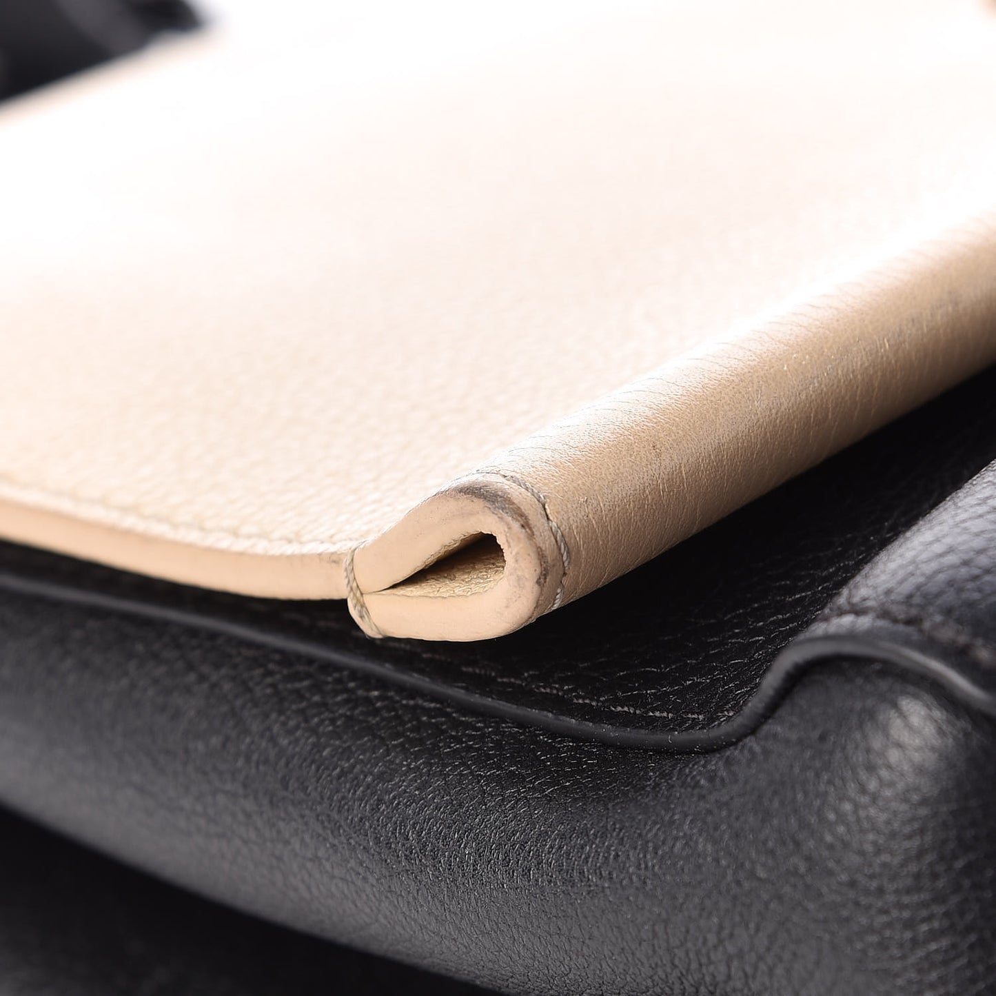 Soft Calfskin Lockme II Top Handle Vanille Black