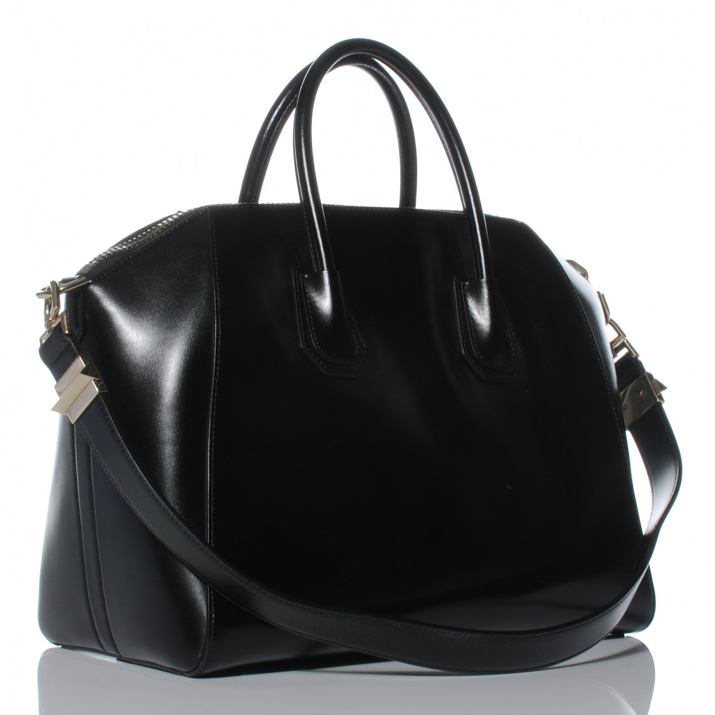Smooth Calfskin Medium Antigona Black