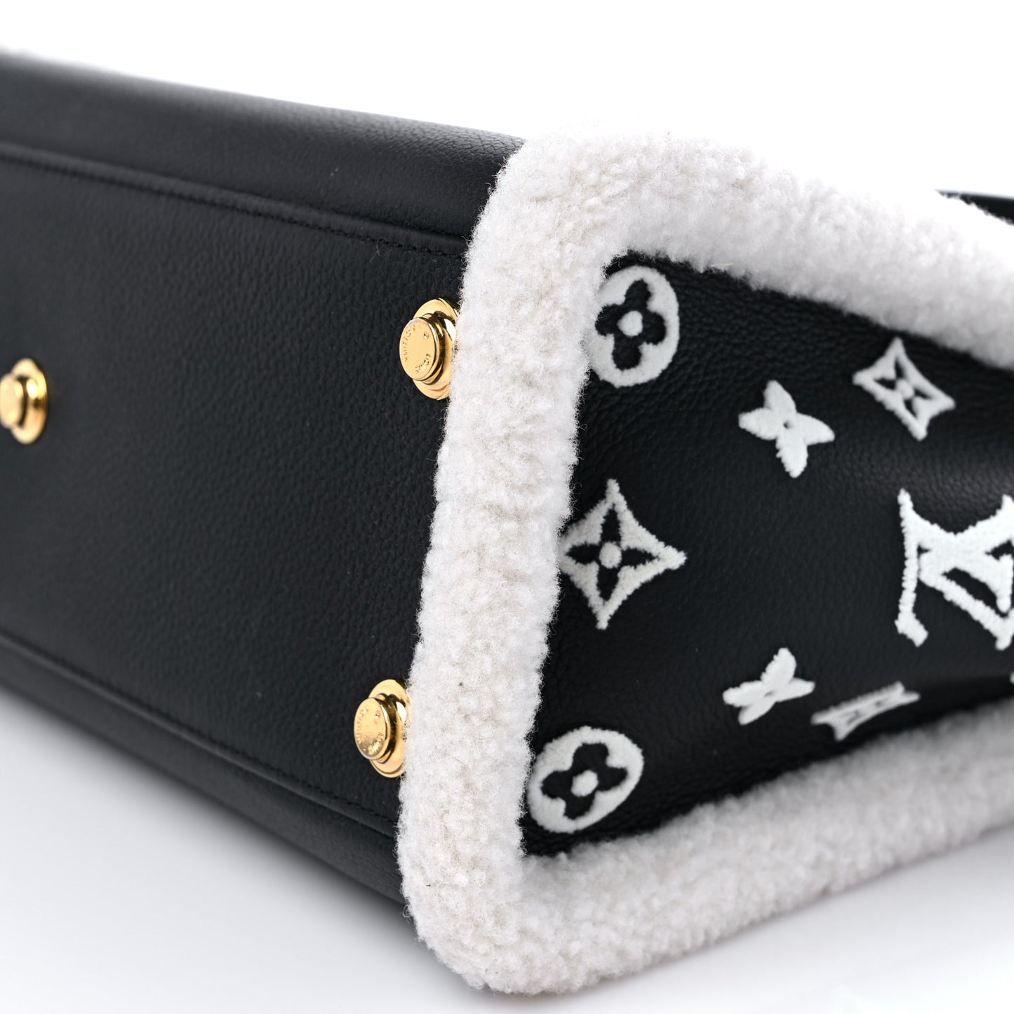 Grained Calfskin Shearling On My Side MM Black