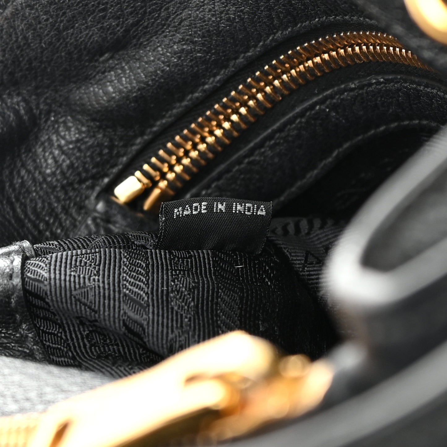 Vitello Daino Tote Nero Black