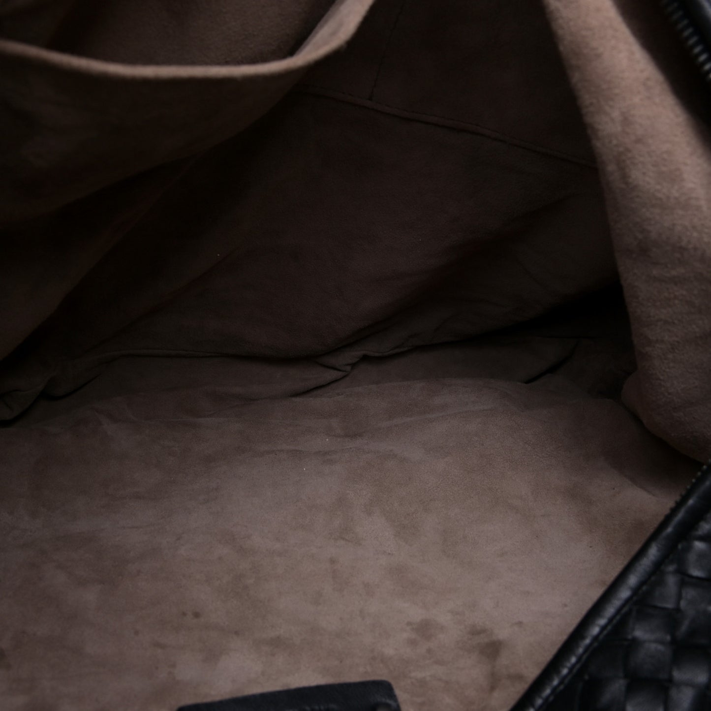 Nappa Intrecciato Medium Veneta Hobo Black
