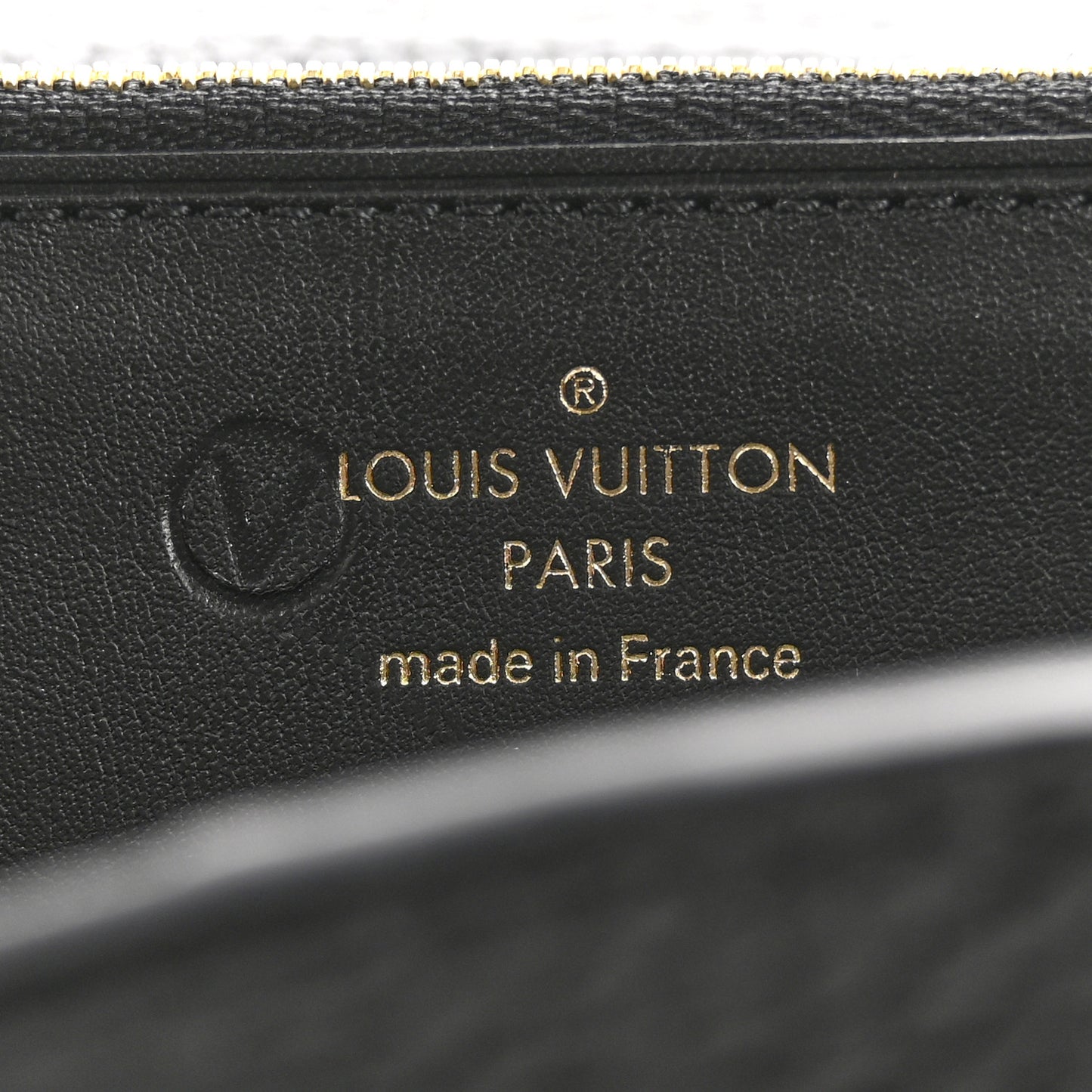 Taurillon Studded Sol Capucines Wallet Black