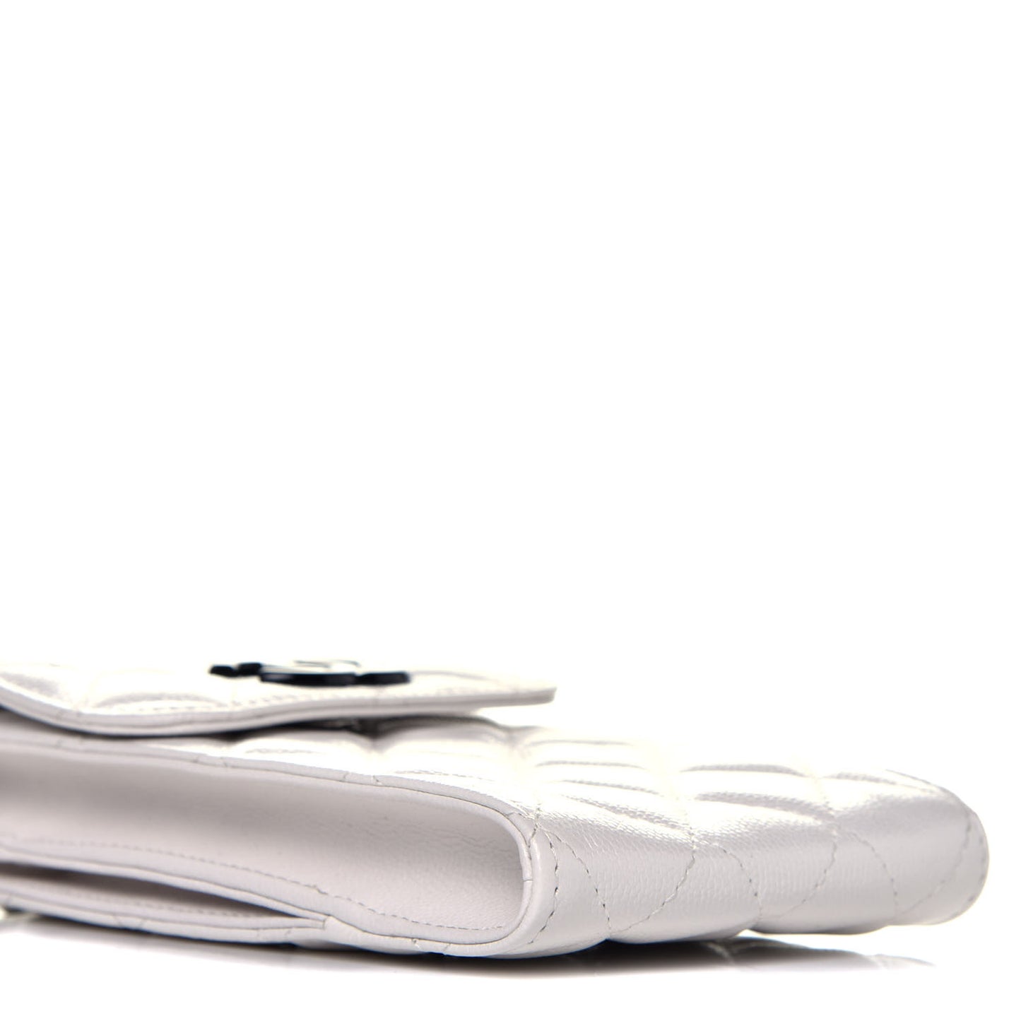Caviar Quilted My Everything Clutch With Chain White Black